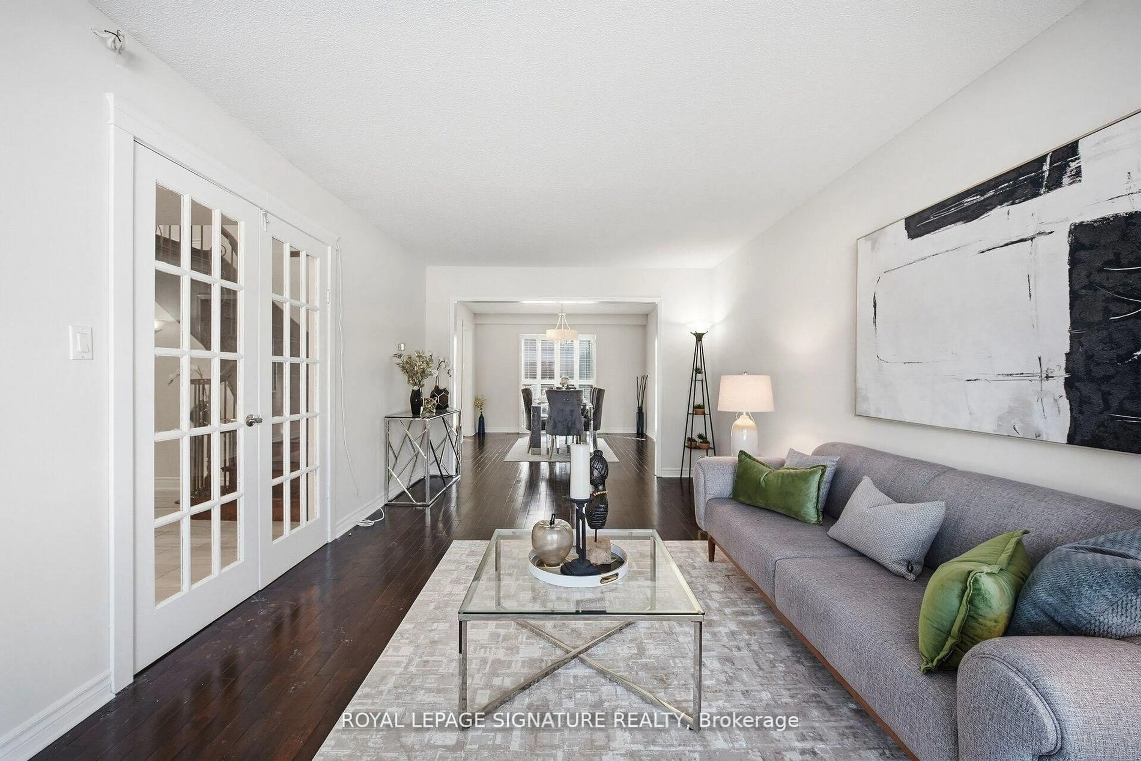 Living room with furniture, unknown for 6326 Millers Grve, Mississauga Ontario L5N 3H7