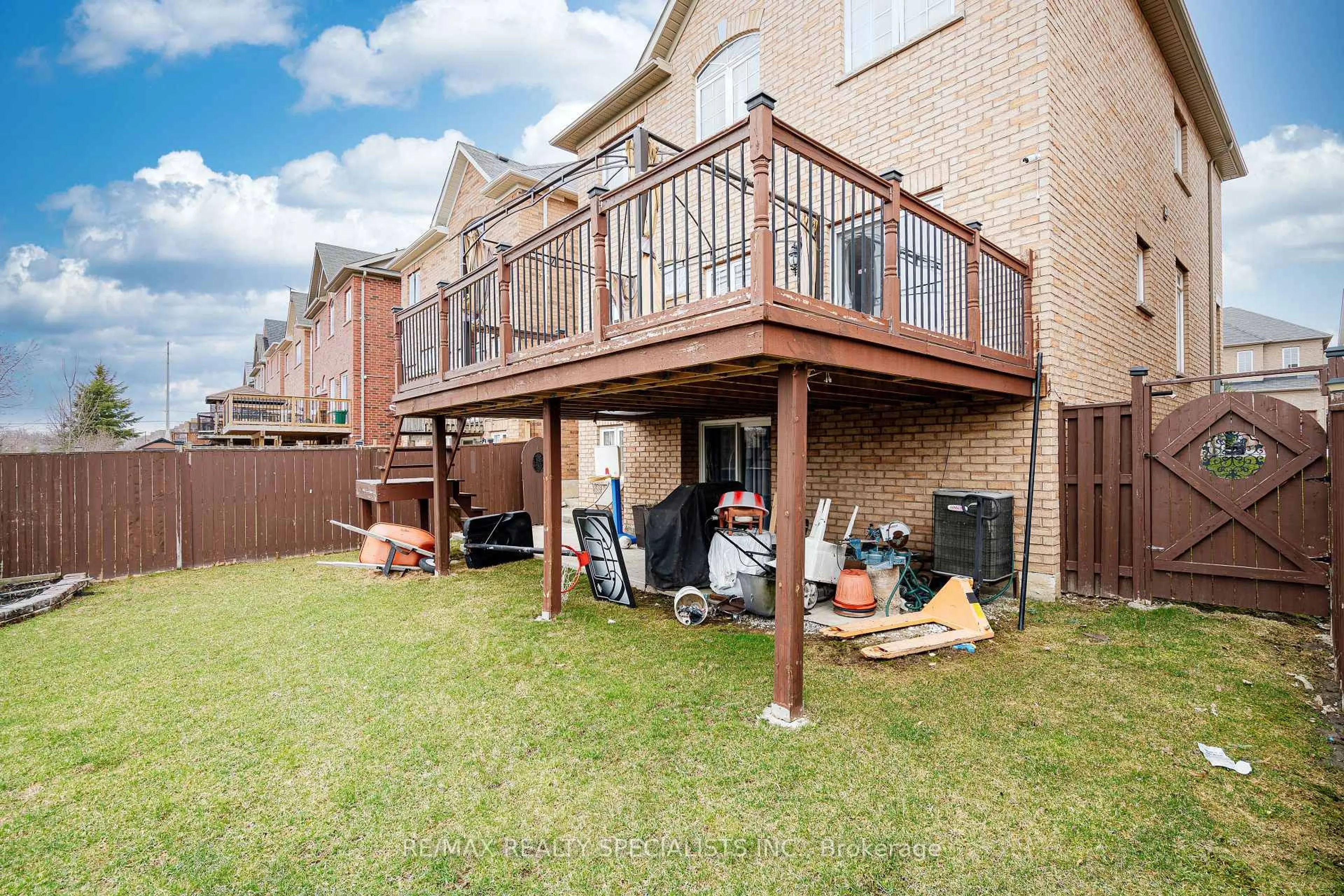 Patio, street for 42 Chalkfarm Cres, Brampton Ontario L7A 3W1