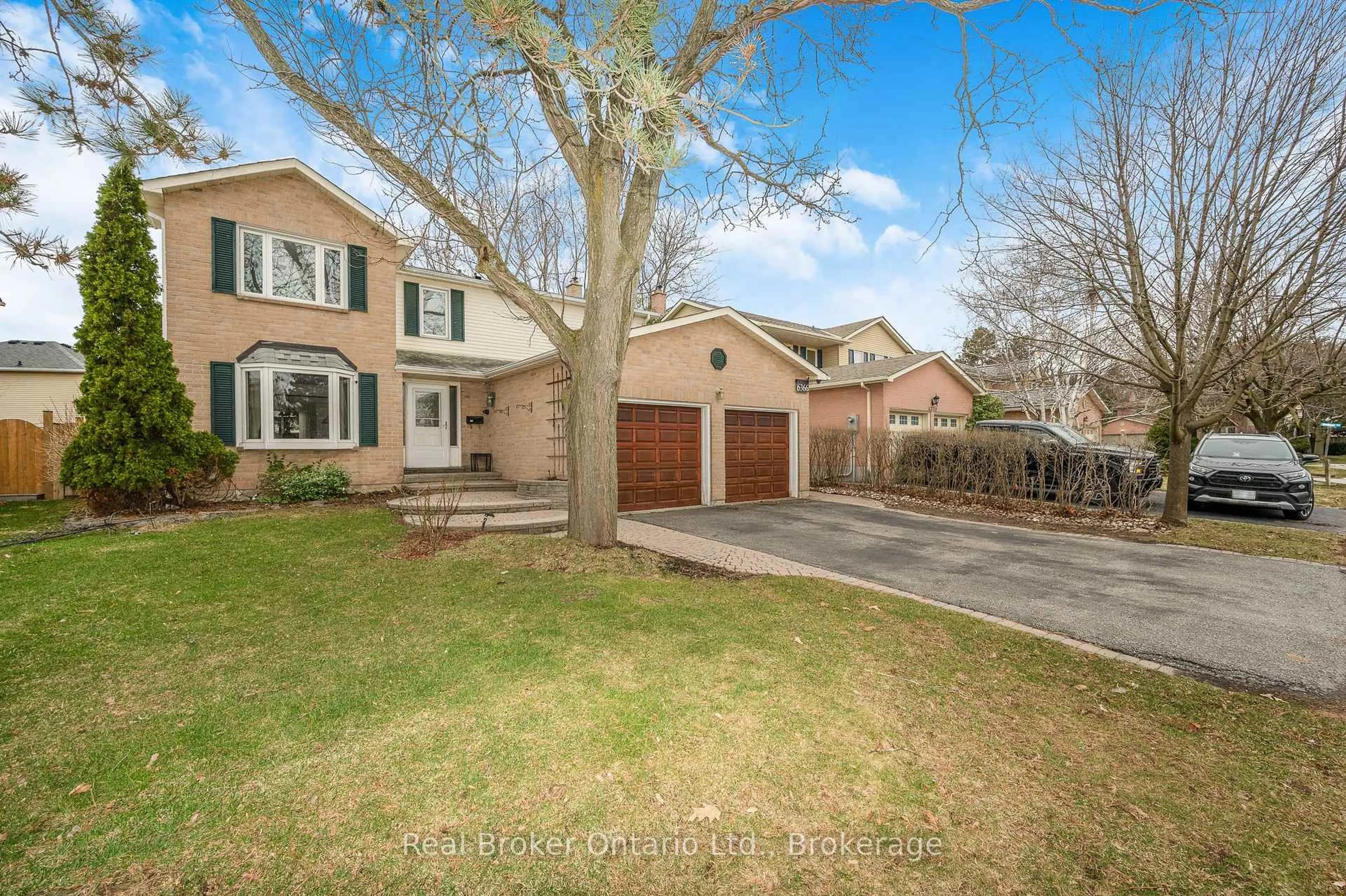 A pic from outside/outdoor area/front of a property/back of a property/a pic from drone, street for 6366 Miller's Grve, Mississauga Ontario L5N 3M7