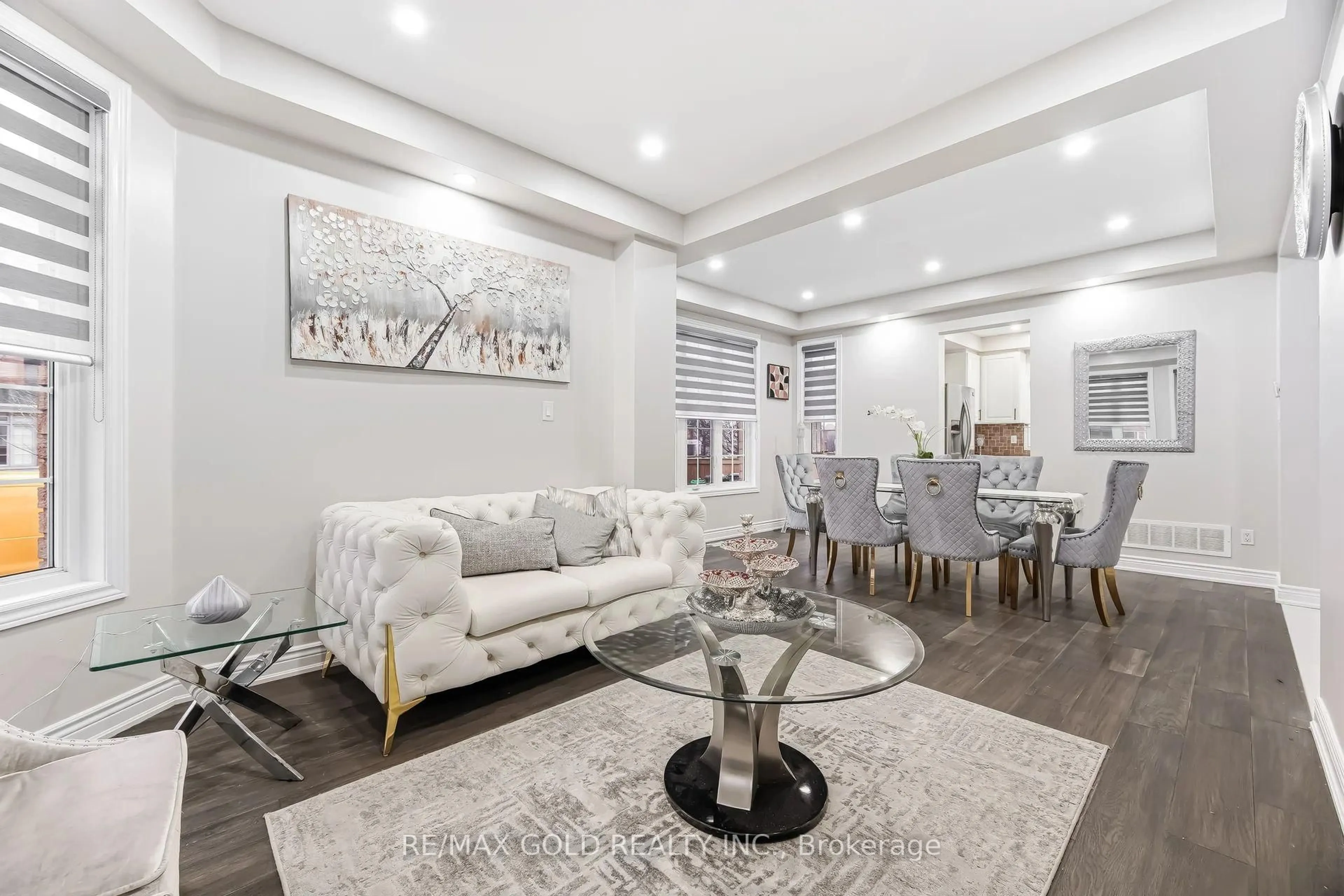 Living room with furniture, unknown for 29 Laurentide Cres, Brampton Ontario L6P 1Y3