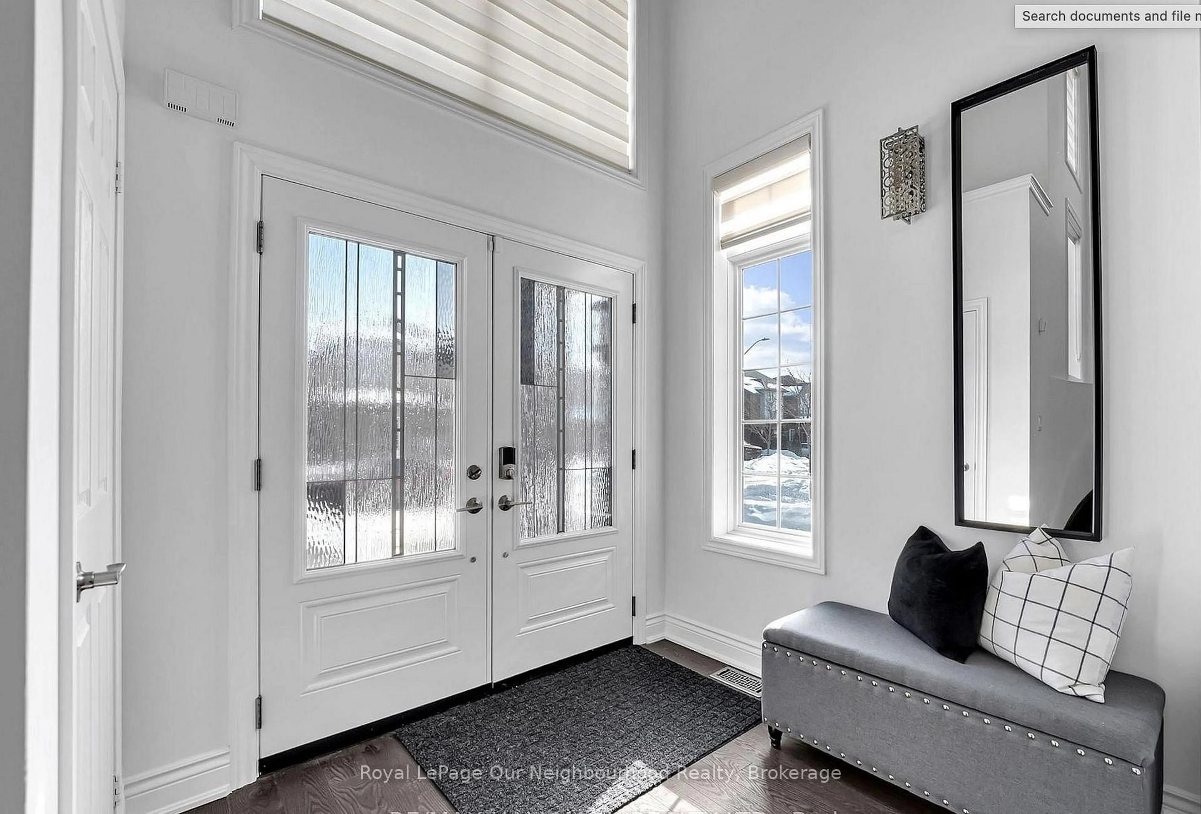 Indoor entryway for 4689 Leanna Heights Rd, Burlington Ontario L7M 0G3