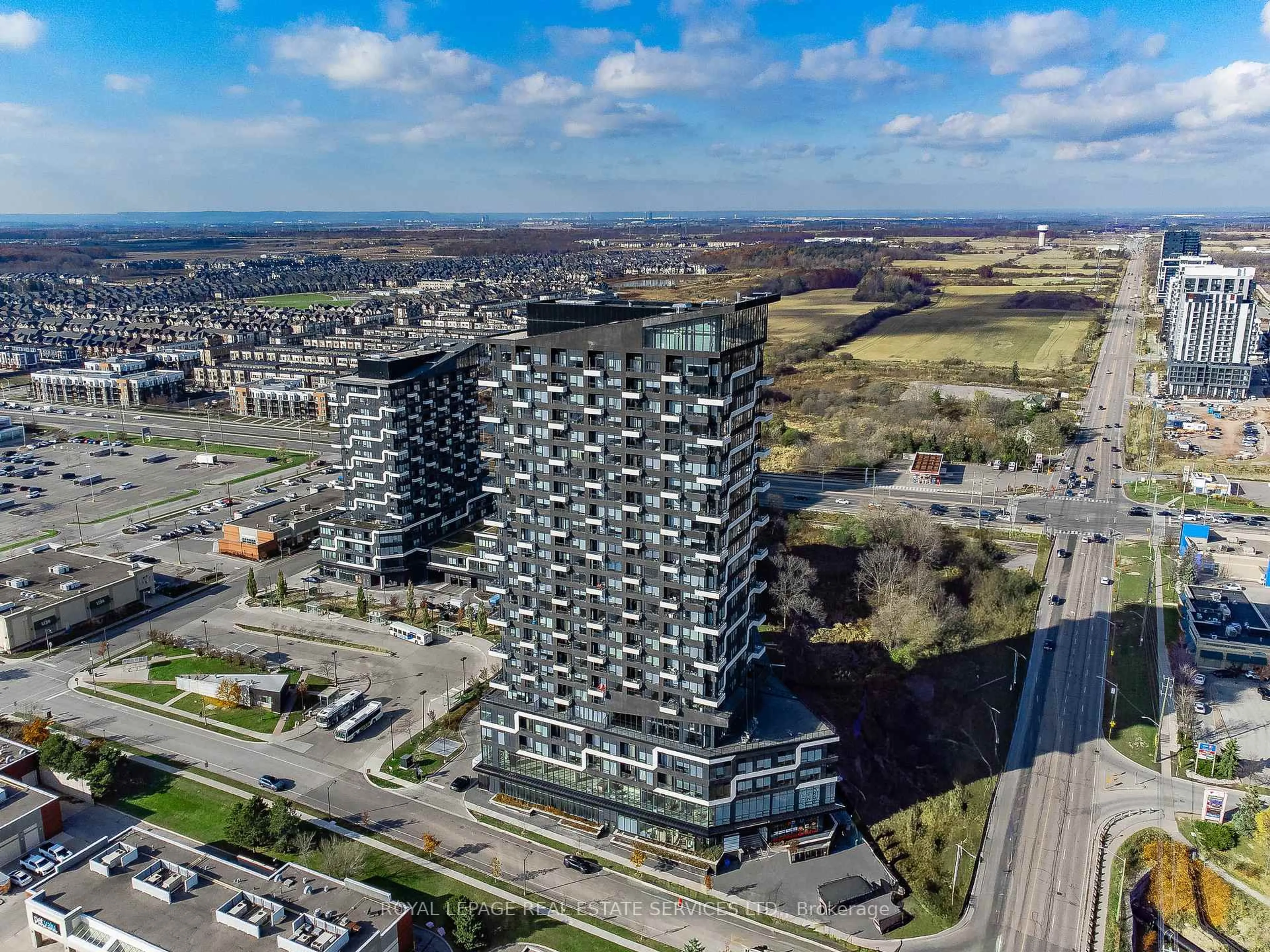 A pic from outside/outdoor area/front of a property/back of a property/a pic from drone, building for 297 Oak Walk Dr #314, Oakville Ontario L6H 3R6