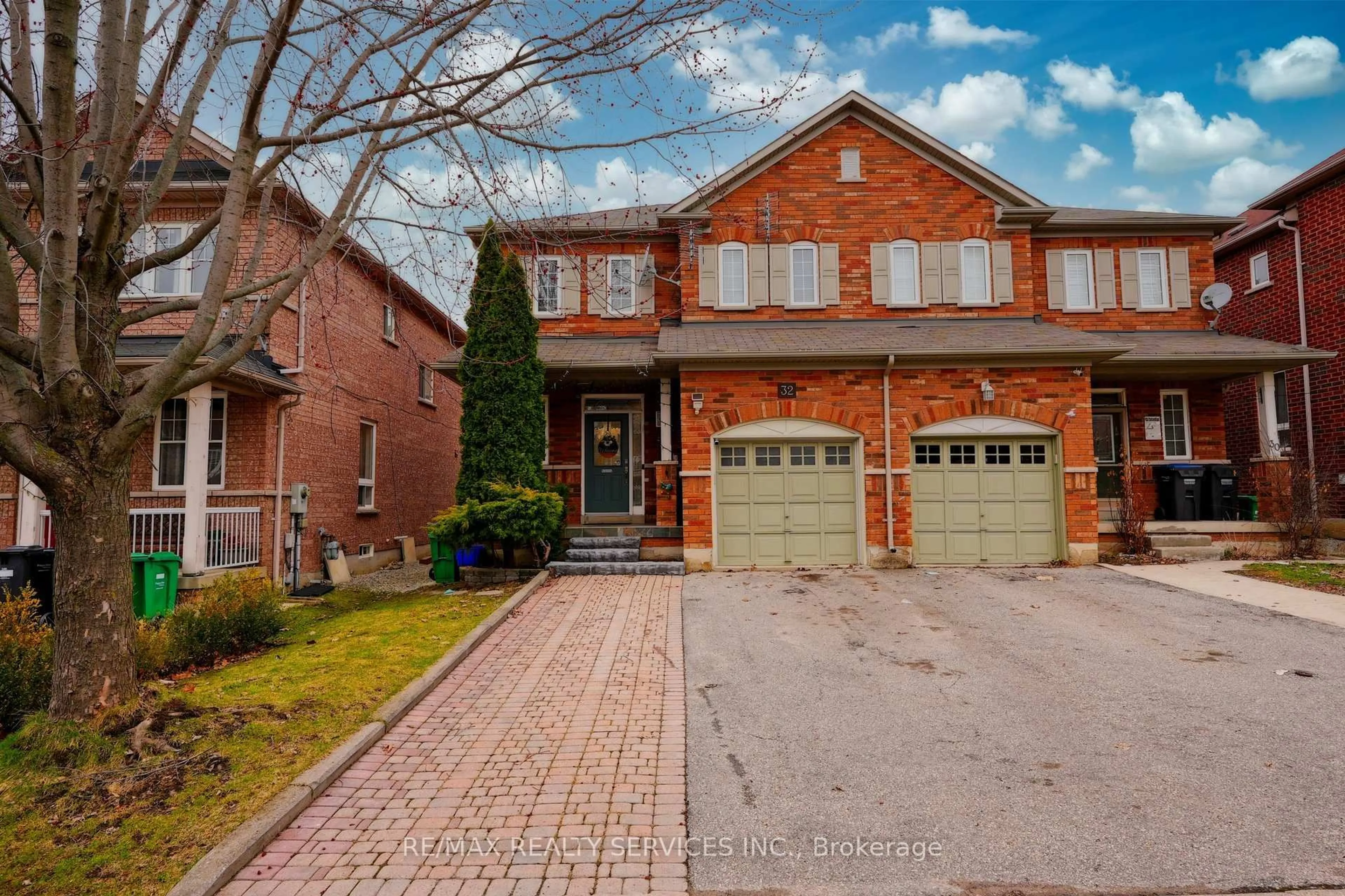 Home with brick exterior material, street for 32 Ashdale Rd, Brampton Ontario L6Y 5M7