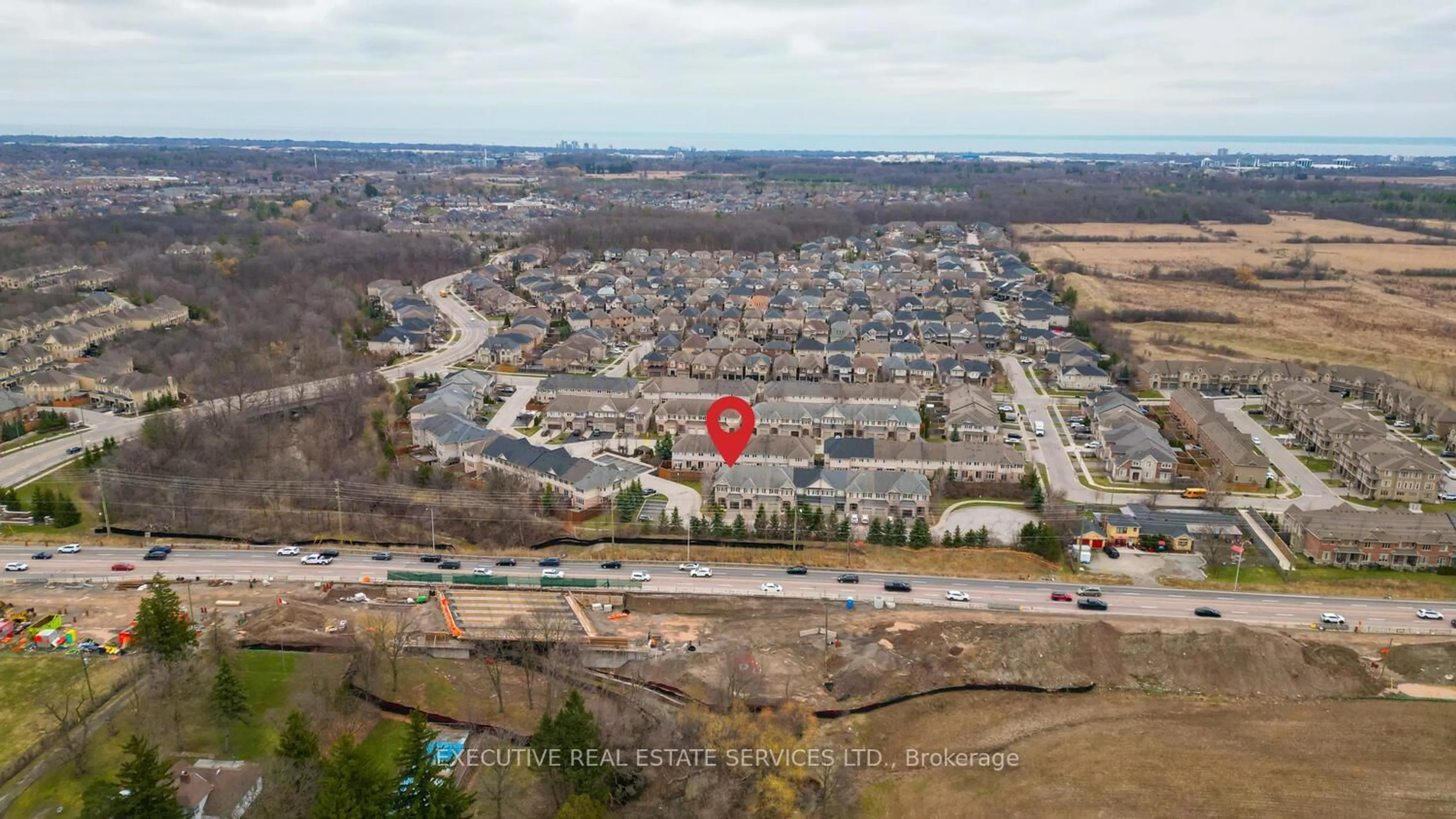 A pic from outside/outdoor area/front of a property/back of a property/a pic from drone, mountain view for 3275 Stalybridge Dr #21, Oakville Ontario L6M 0L2