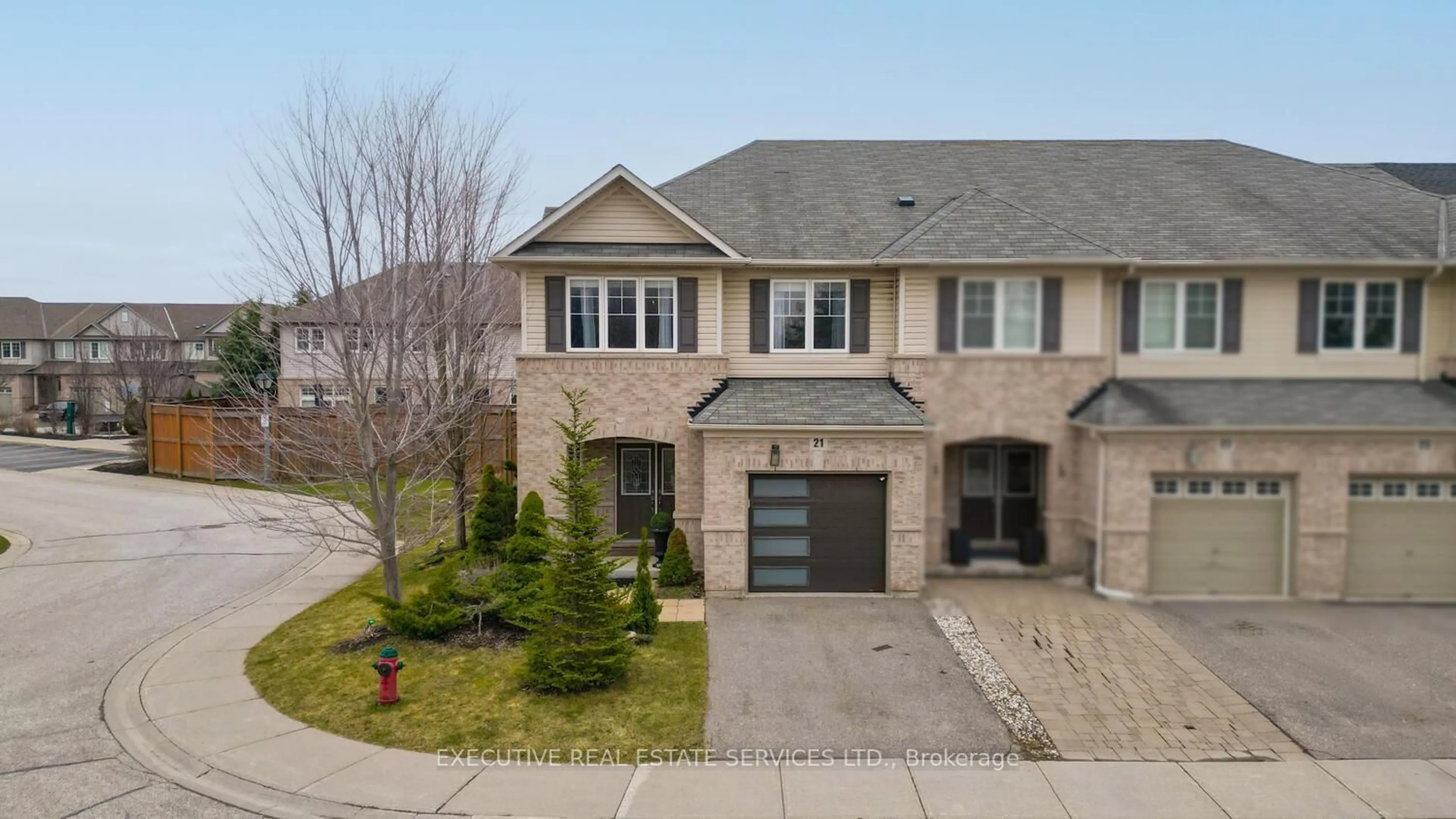 A pic from outside/outdoor area/front of a property/back of a property/a pic from drone, street for 3275 Stalybridge Dr #21, Oakville Ontario L6M 0L2