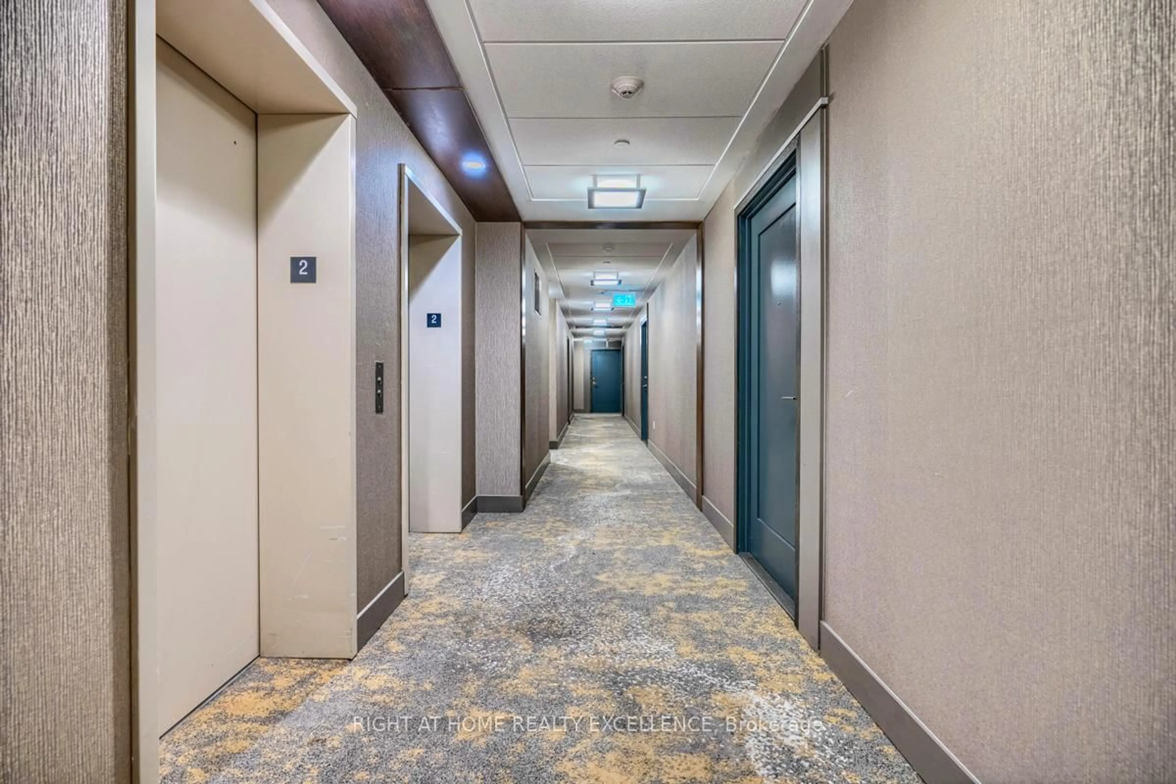 Indoor foyer for 65 Watergarden Dr #201, Mississauga Ontario L5R 0G9