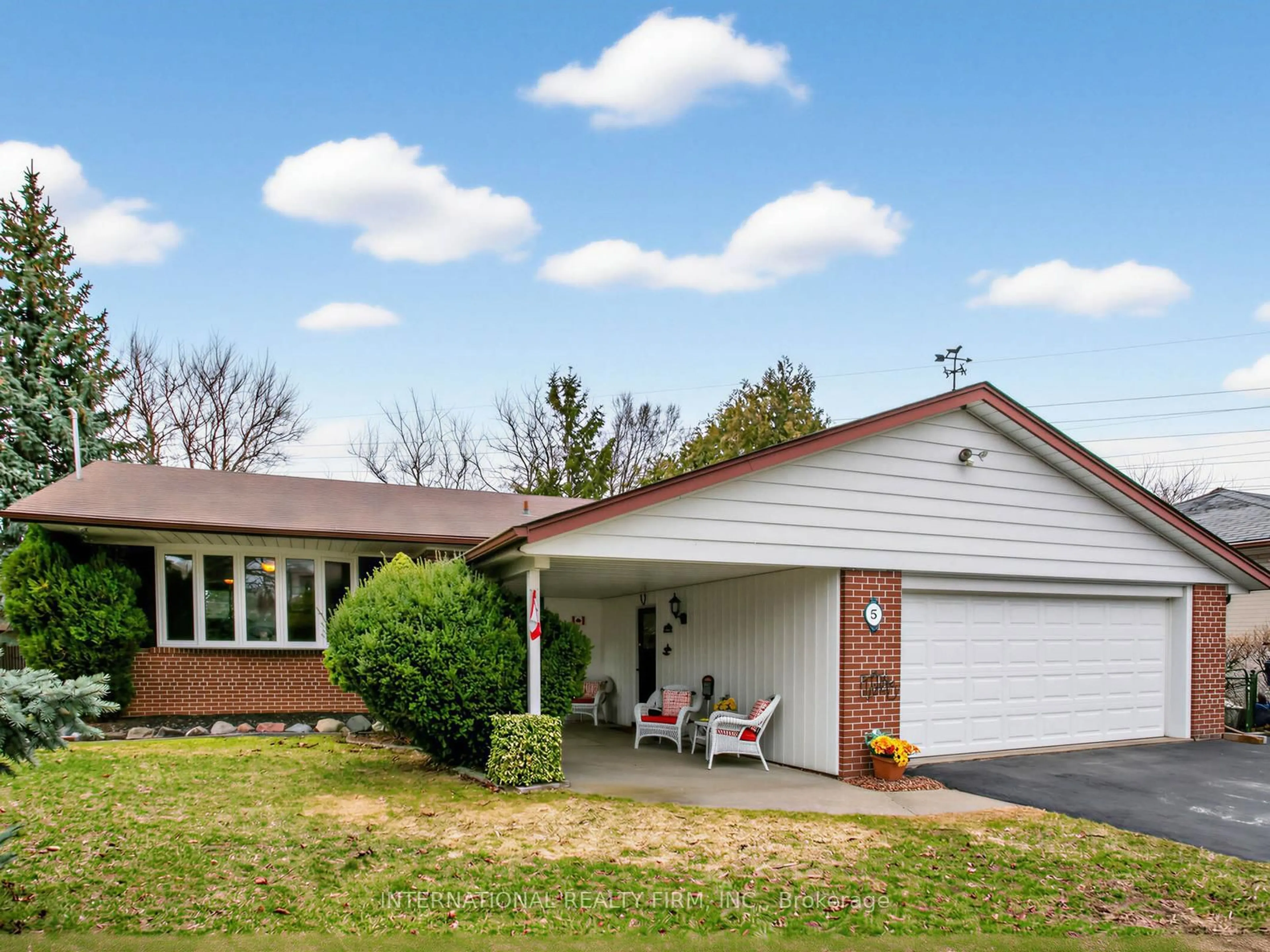 Home with vinyl exterior material, street for 5 Castlebar Rd, Toronto Ontario M8Z 2J4