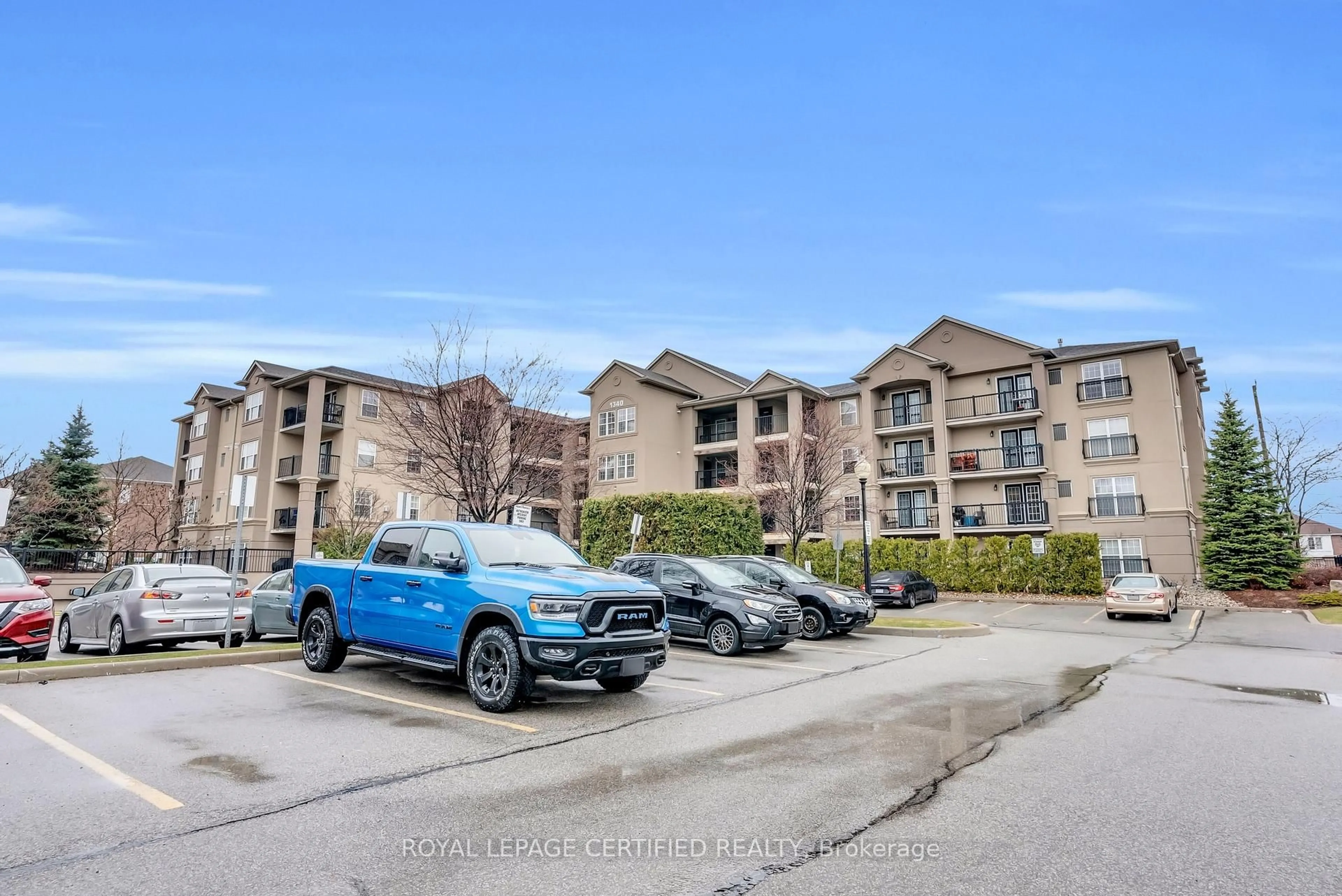 A pic from outside/outdoor area/front of a property/back of a property/a pic from drone, unknown for 1340 MAIN St #308, Milton Ontario L9T 7S6