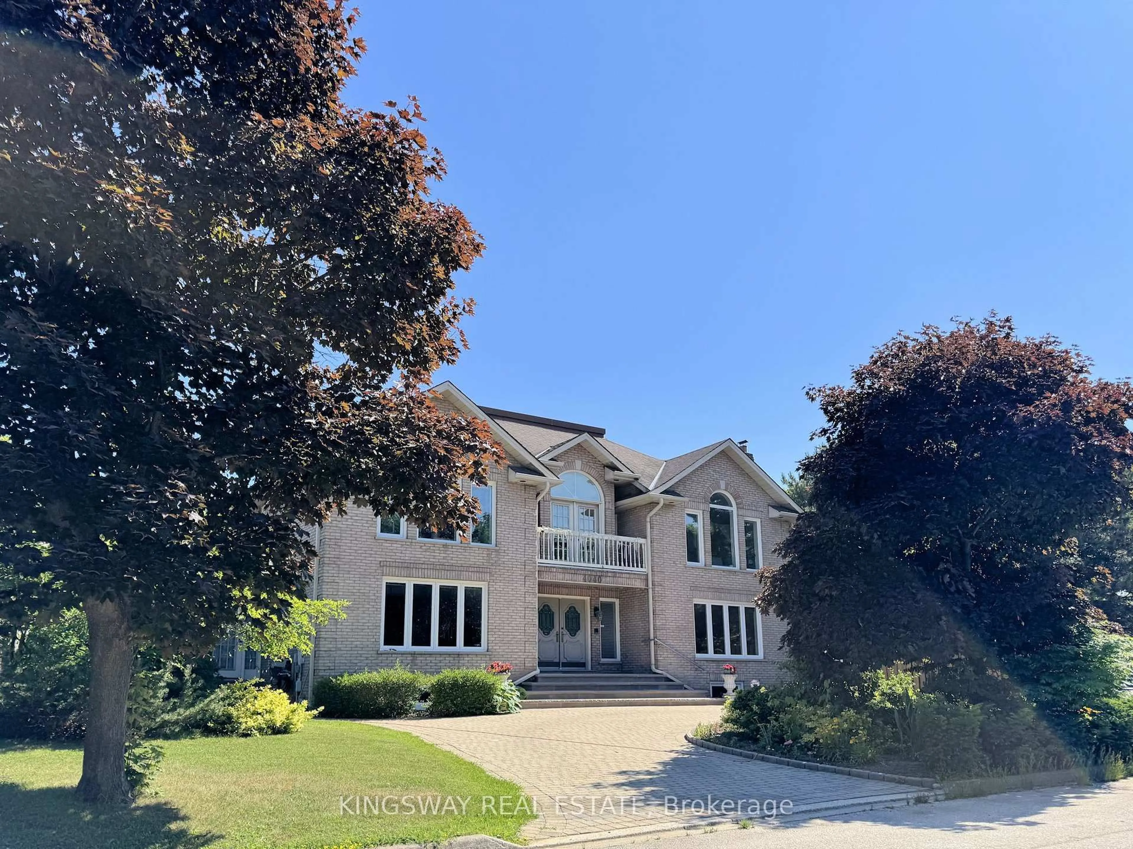 A pic from outside/outdoor area/front of a property/back of a property/a pic from drone, unknown for 4040 Lookout Crt, Mississauga Ontario L4W 4E9