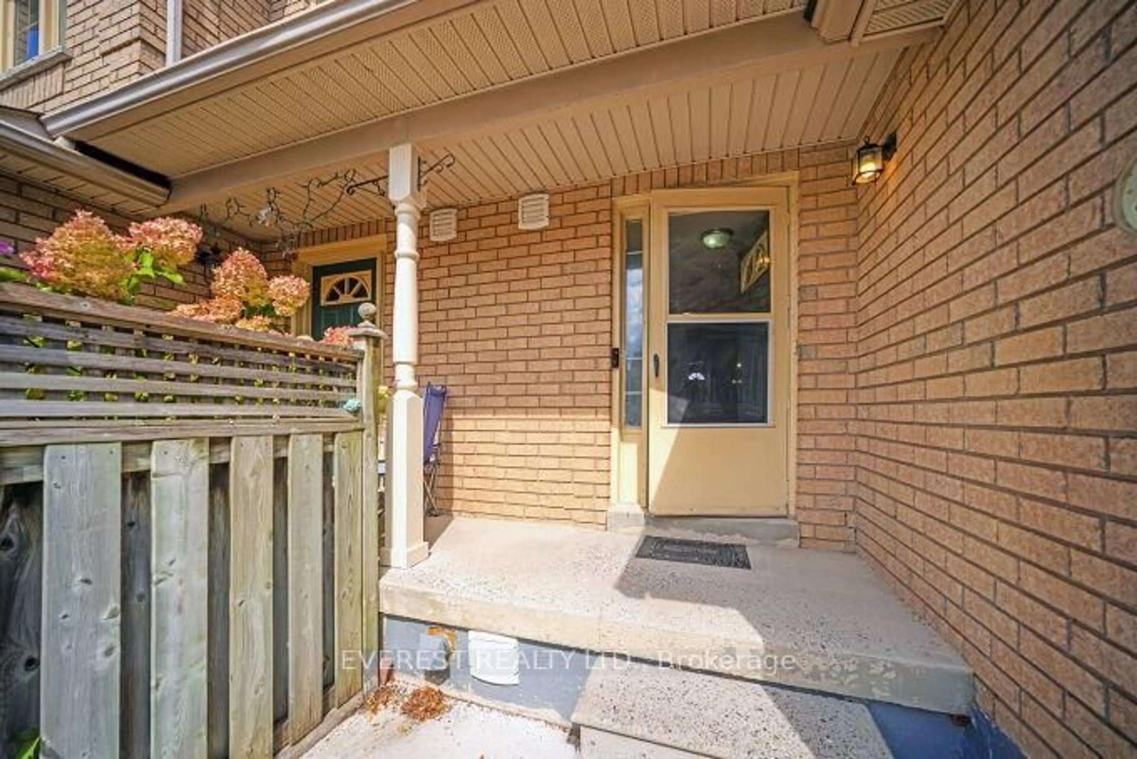 Unknown for 2 Sir Lou Dr #127, Brampton Ontario L6Y 5A8