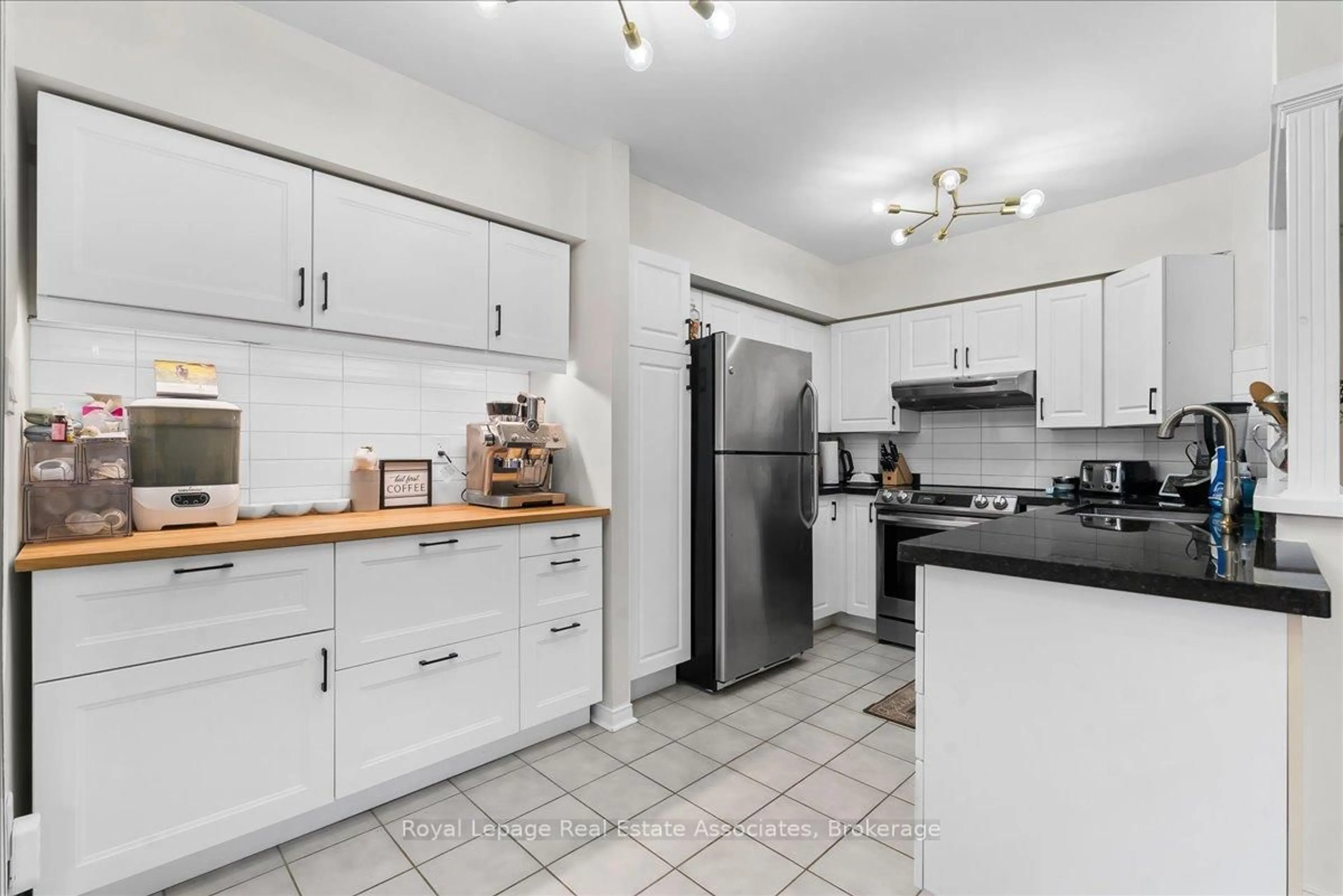 Standard kitchen, ceramic/tile floor for 1241 Parkwest Pl #5, Mississauga Ontario L5E 3J3