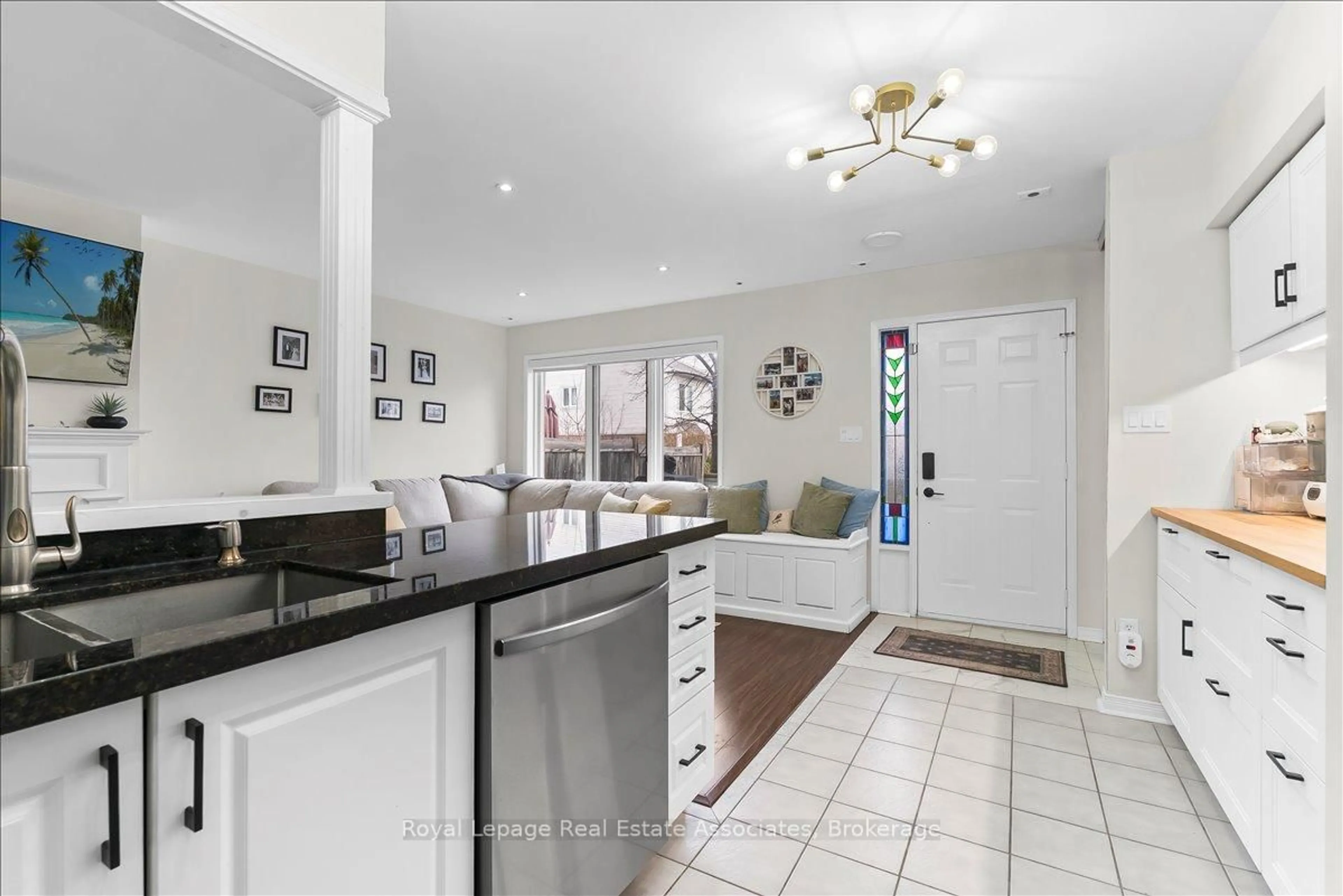 Open concept kitchen, ceramic/tile floor for 1241 Parkwest Pl #5, Mississauga Ontario L5E 3J3