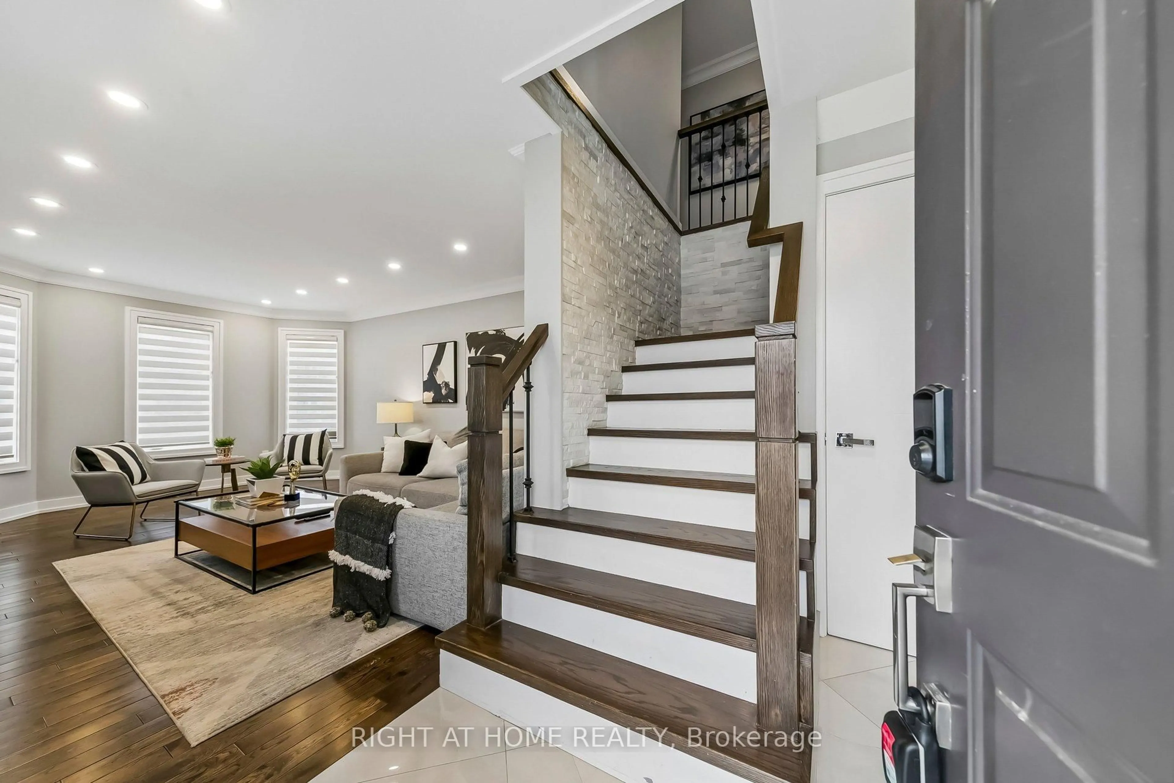 Unknown for 23 Coates Dr, Milton Ontario L9T 5R4