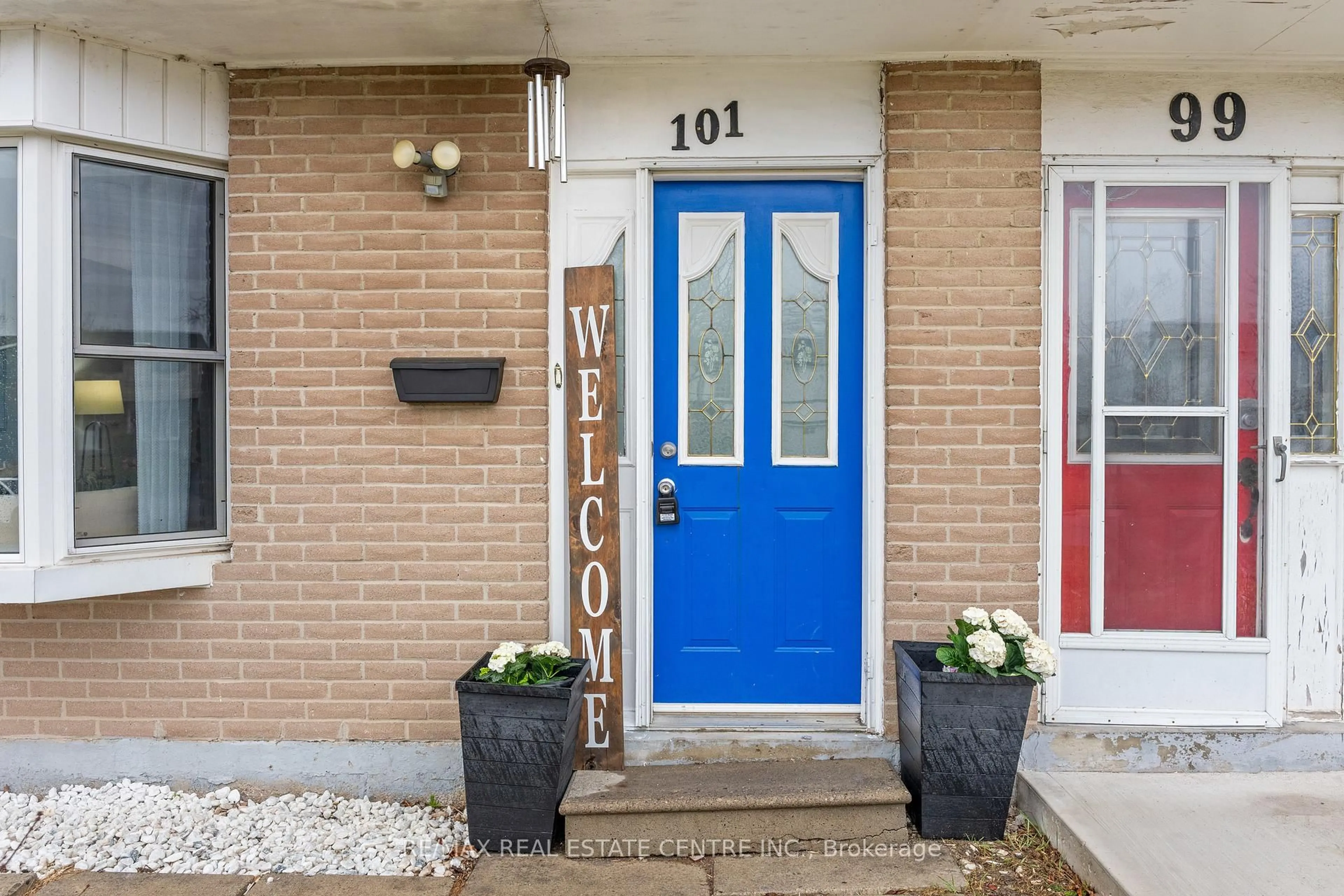 Indoor entryway for 101 Griselda Cres, Brampton Ontario L6S 1M4