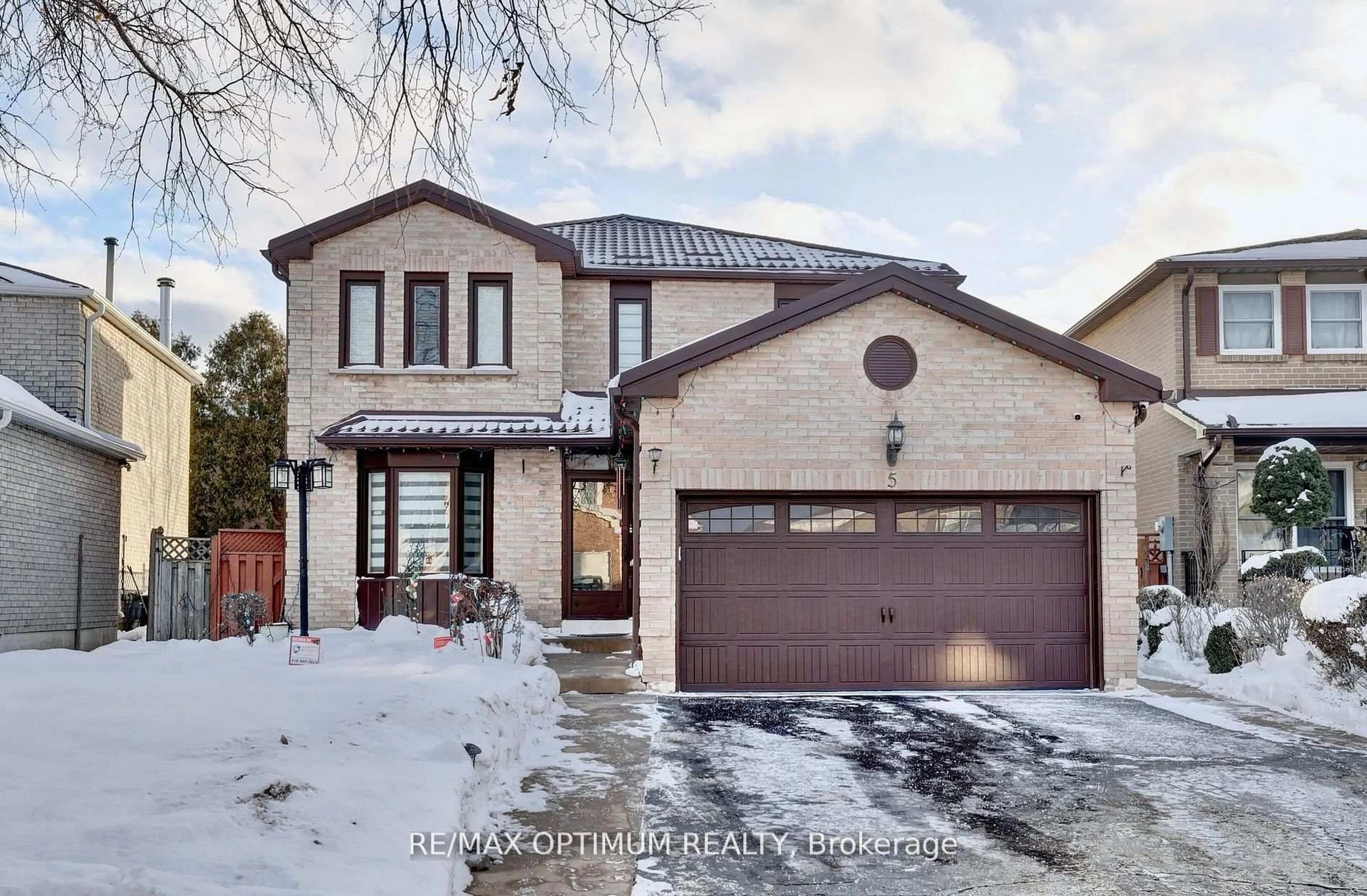 Home with brick exterior material, street for 5 Clydesdale Circ, Brampton Ontario L6Y 3R4