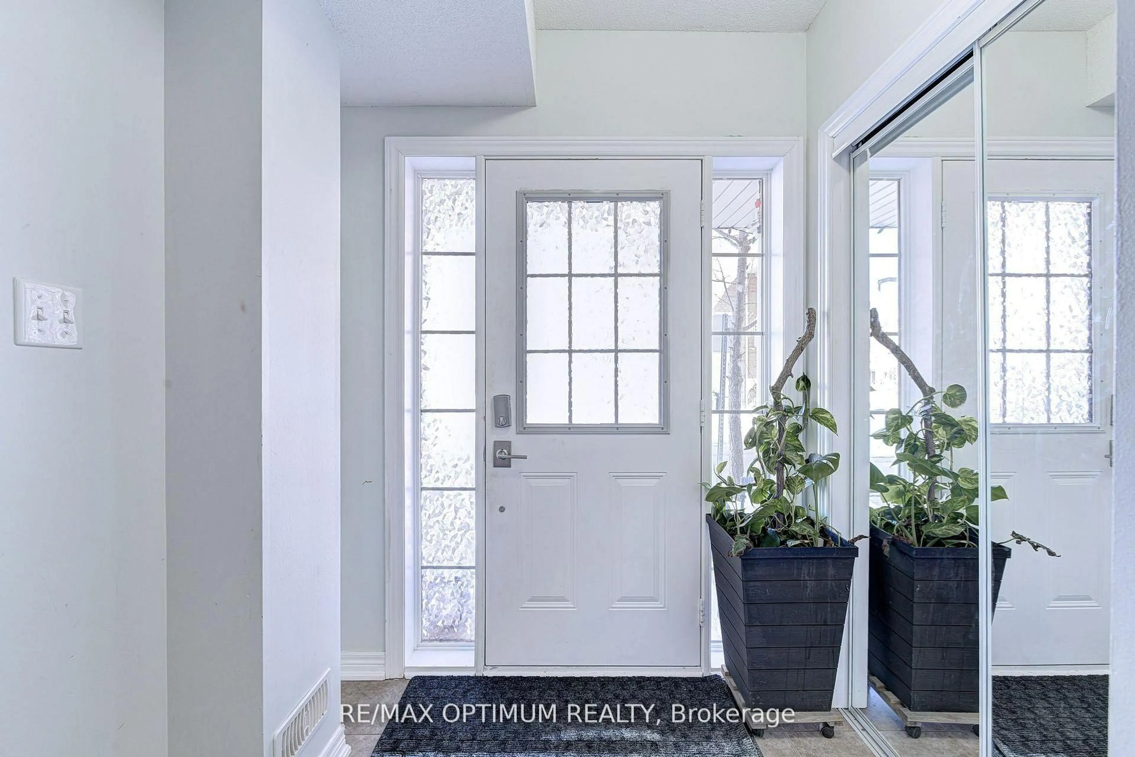 Indoor entryway for 12 Gatlin St, Brampton Ontario L6Y 0R6