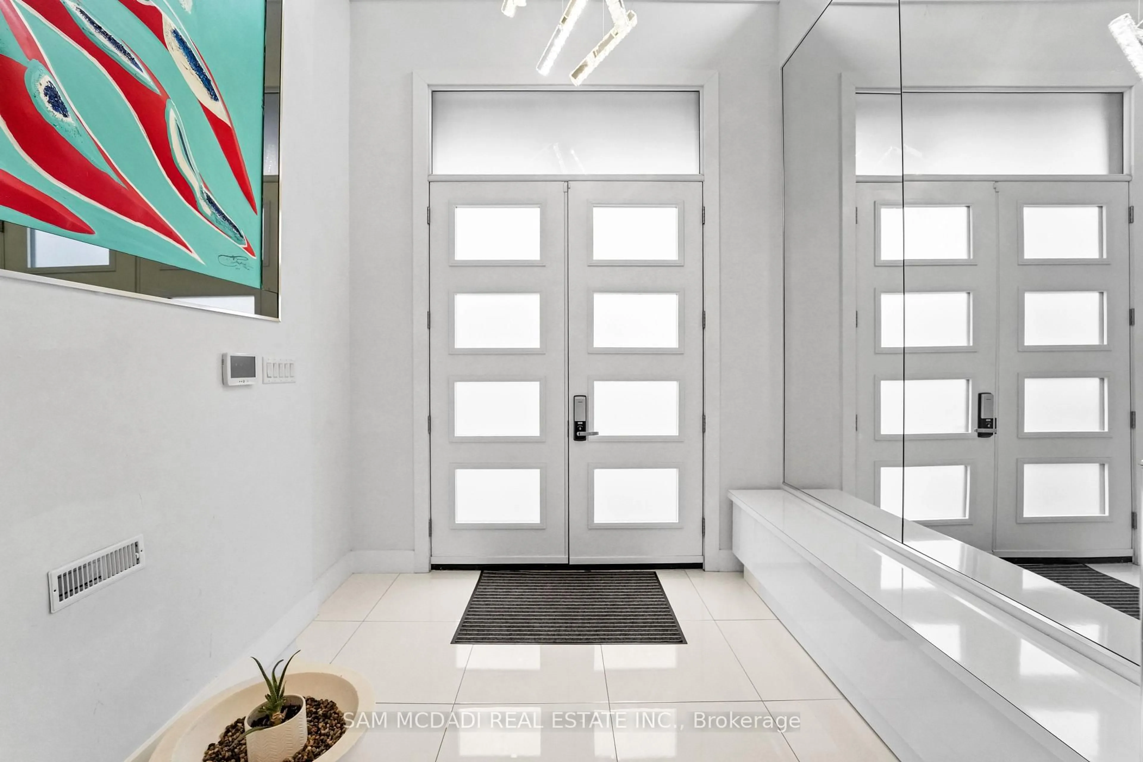 Indoor entryway for 1434 Petrie Way, Mississauga Ontario L5J 1G5