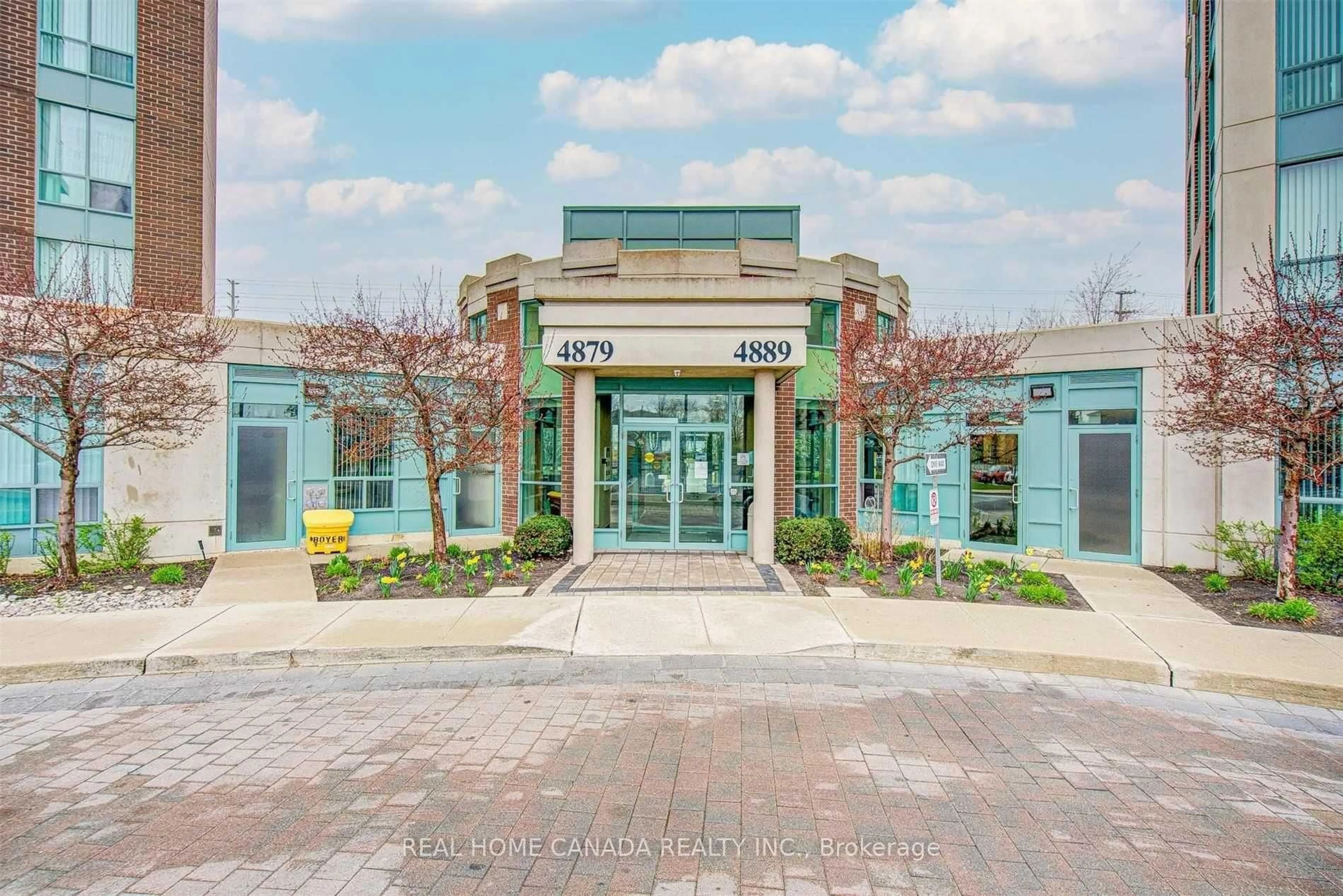 Indoor foyer for 4889 Kimbermount Ave #803, Mississauga Ontario L5M 7R9