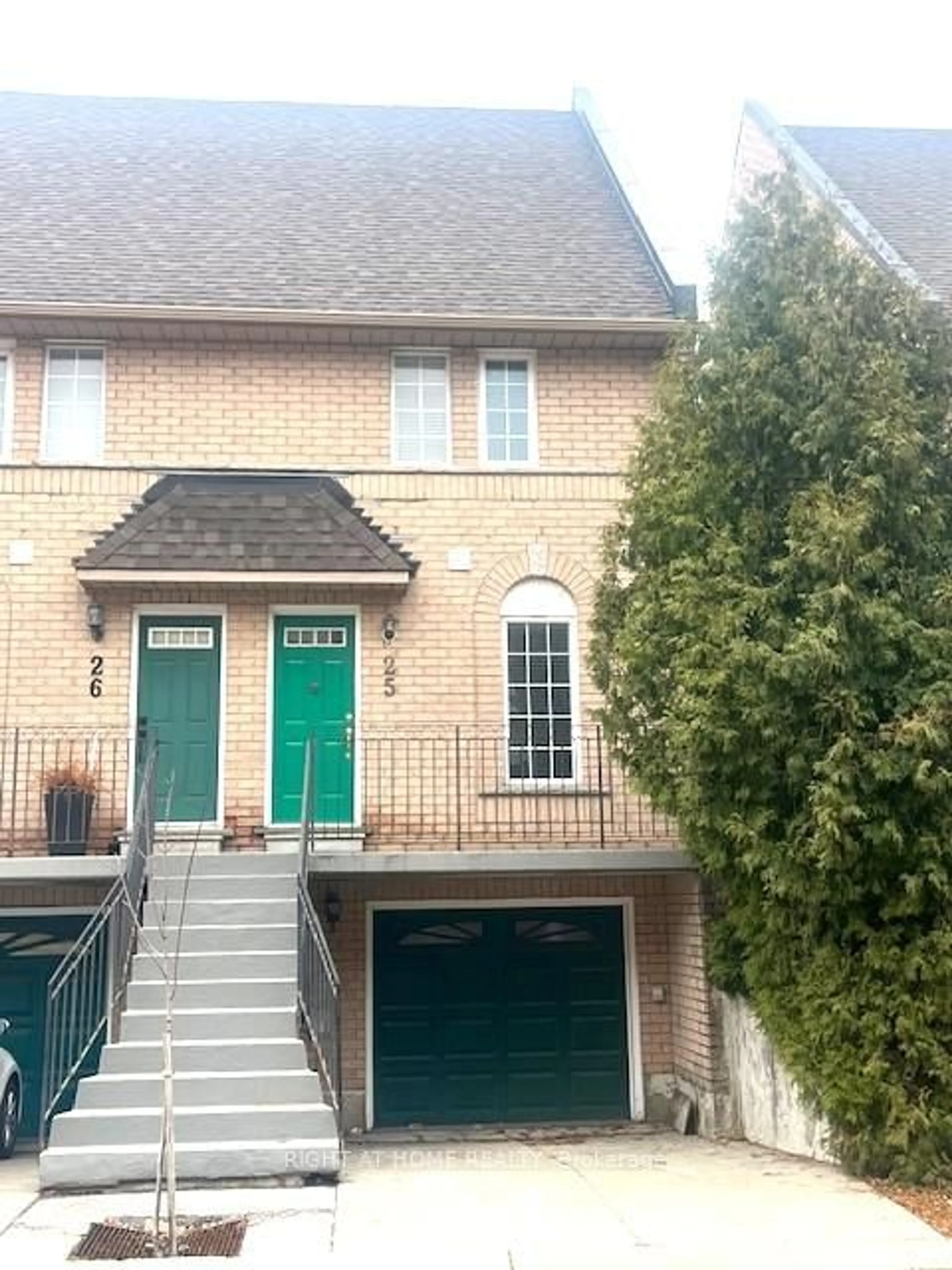 Home with brick exterior material, street for 80 Strathaven Dr #25, Mississauga Ontario L5R 3V9