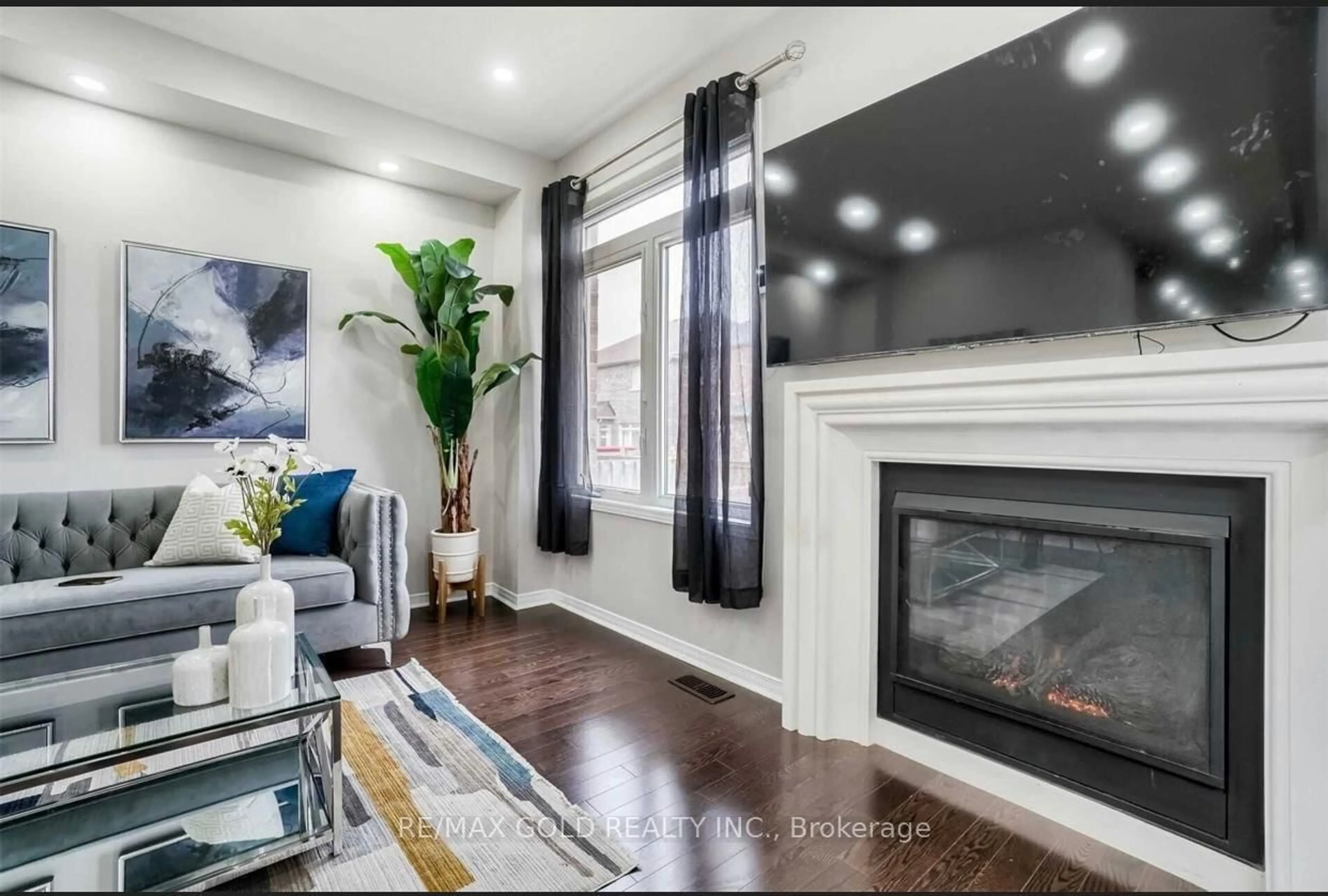 Living room with furniture, unknown for 66 Zelda Rd, Brampton Ontario L6R 0B6