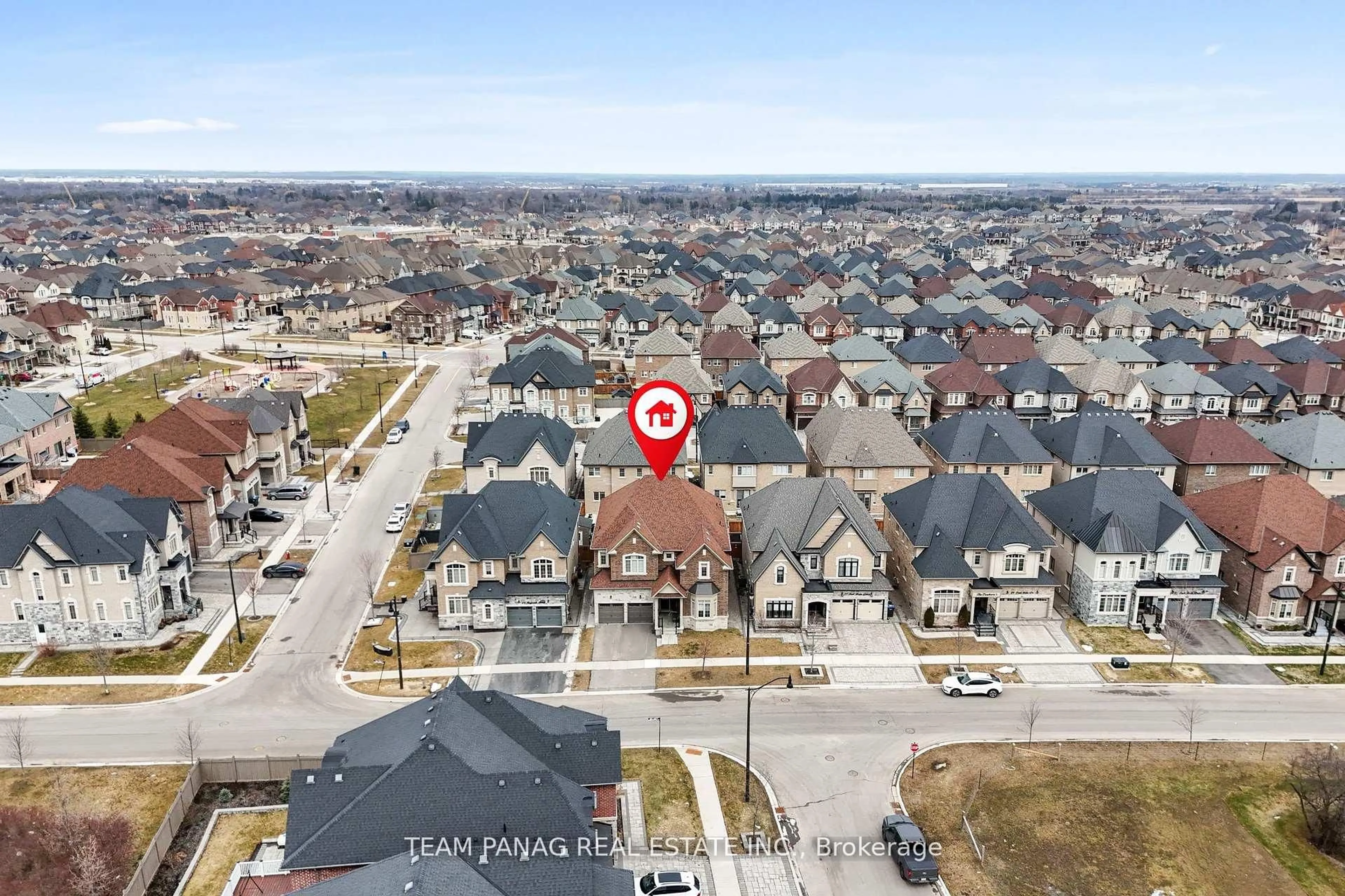 A pic from outside/outdoor area/front of a property/back of a property/a pic from drone, street for 25 Trail Rider Dr, Brampton Ontario L6P 4M4