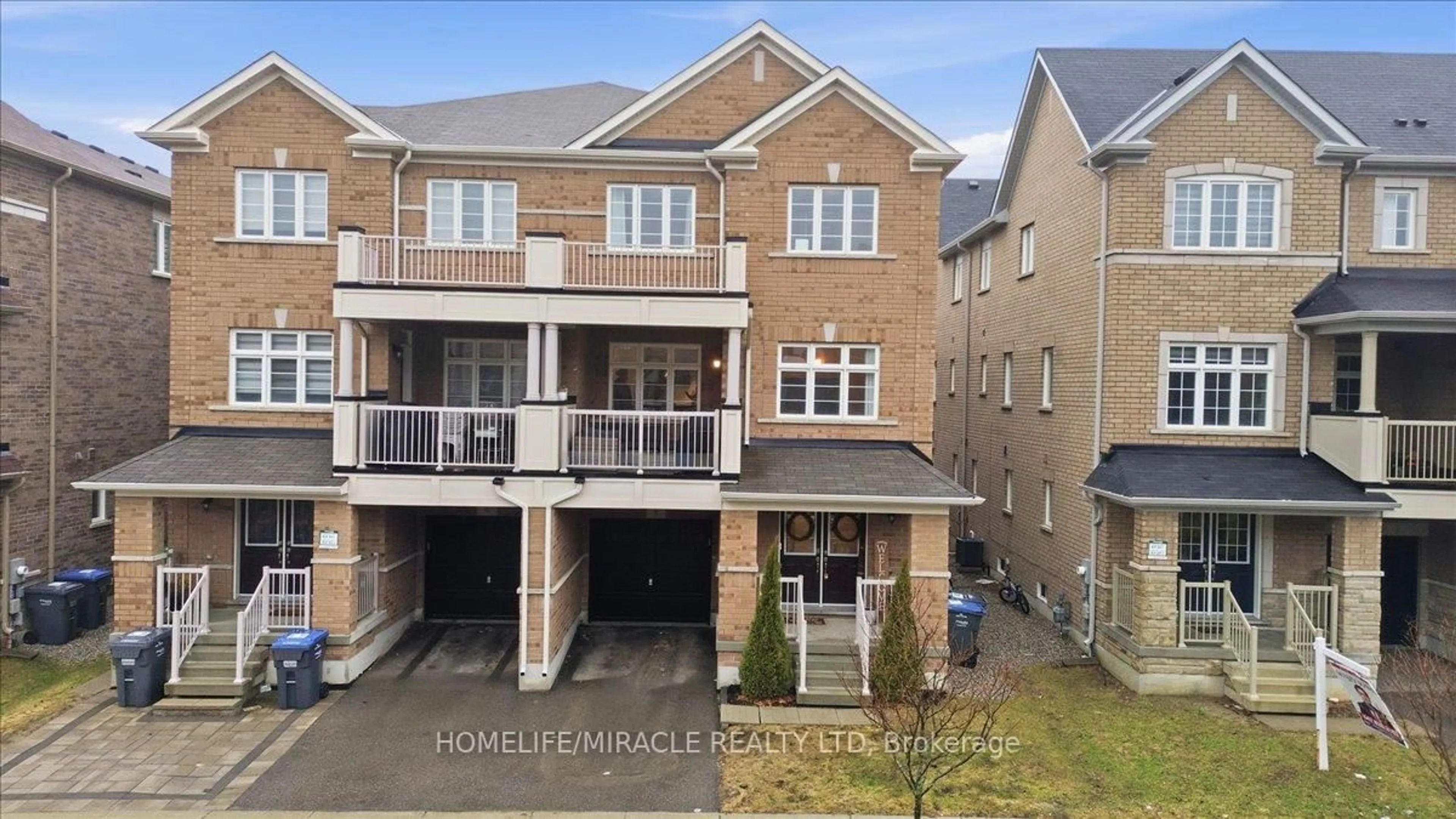 A pic from outside/outdoor area/front of a property/back of a property/a pic from drone, street for 8 Lowes Hill Circ, Caledon Ontario L7C 4H4