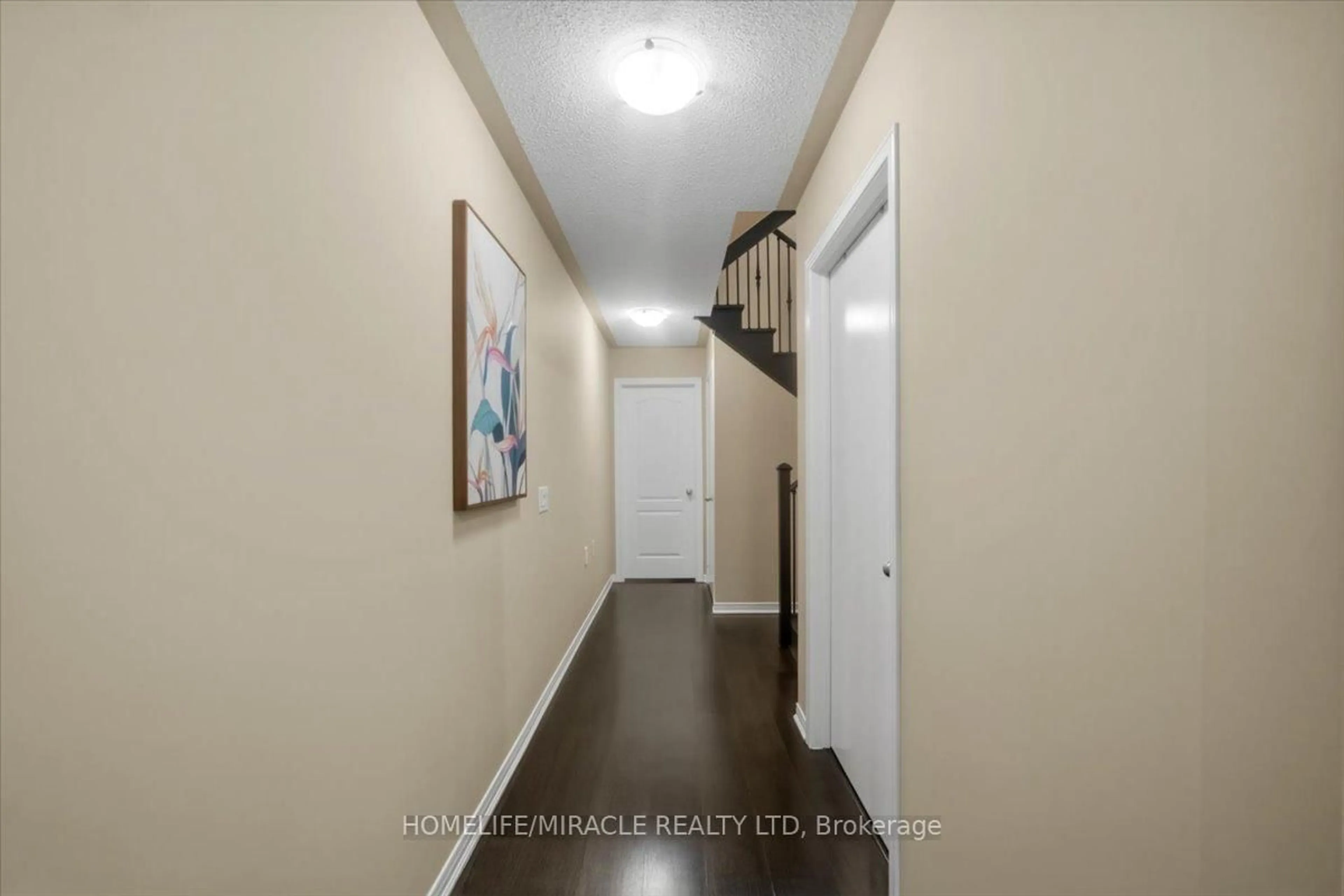 Indoor entryway for 8 Lowes Hill Circ, Caledon Ontario L7C 4H4