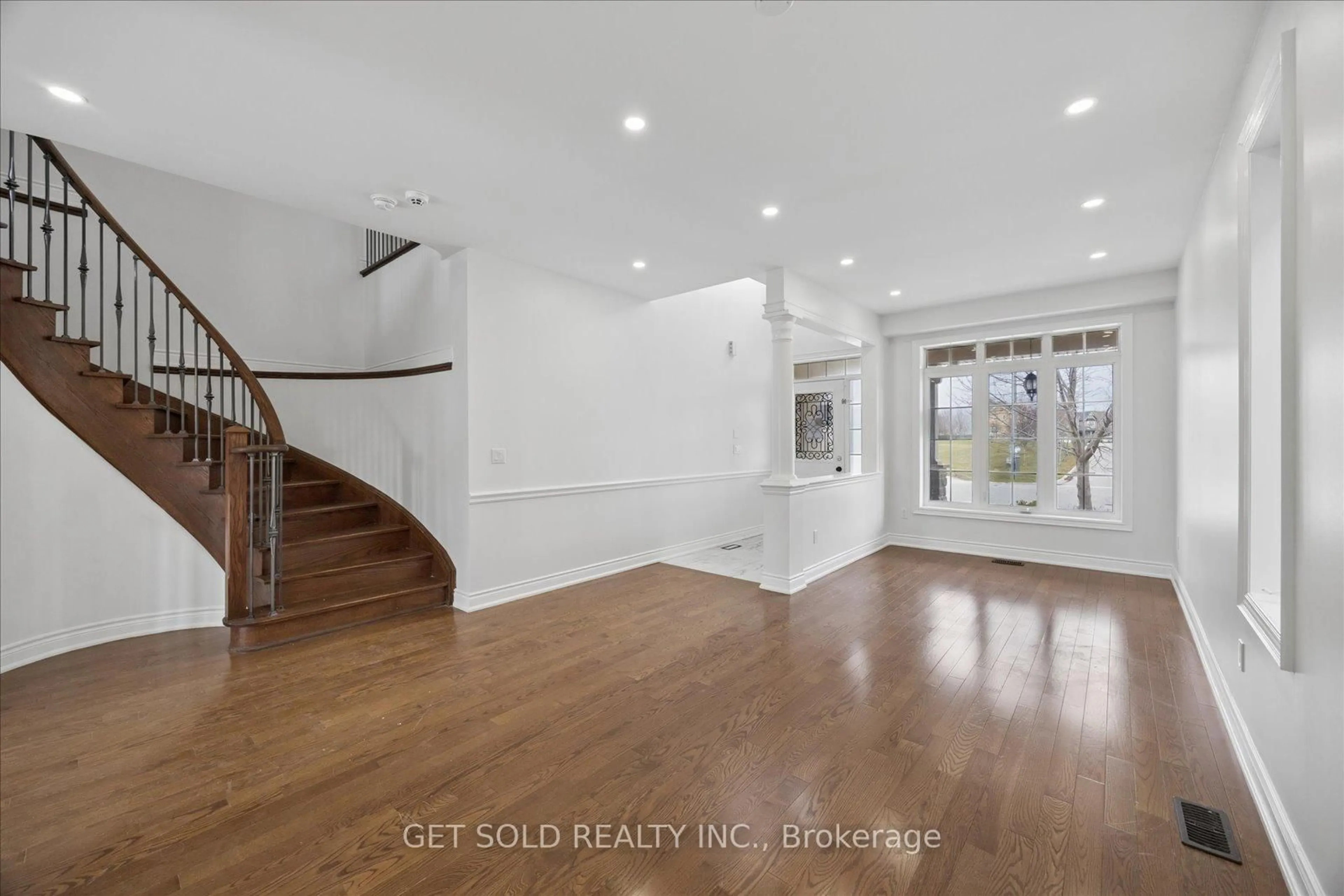 Indoor entryway for 11 Maybeck Dr, Brampton Ontario L6X 0Z2