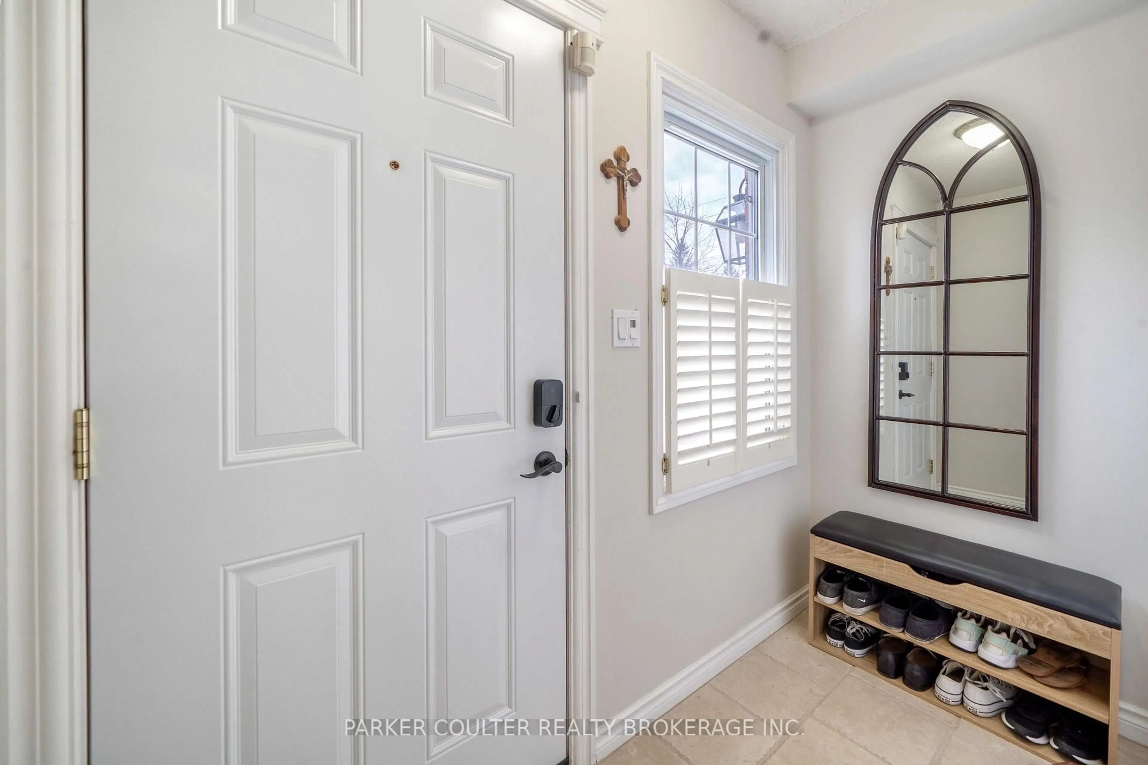 Indoor entryway for 3 Warbrick Lane, Caledon Ontario L7E 1G3
