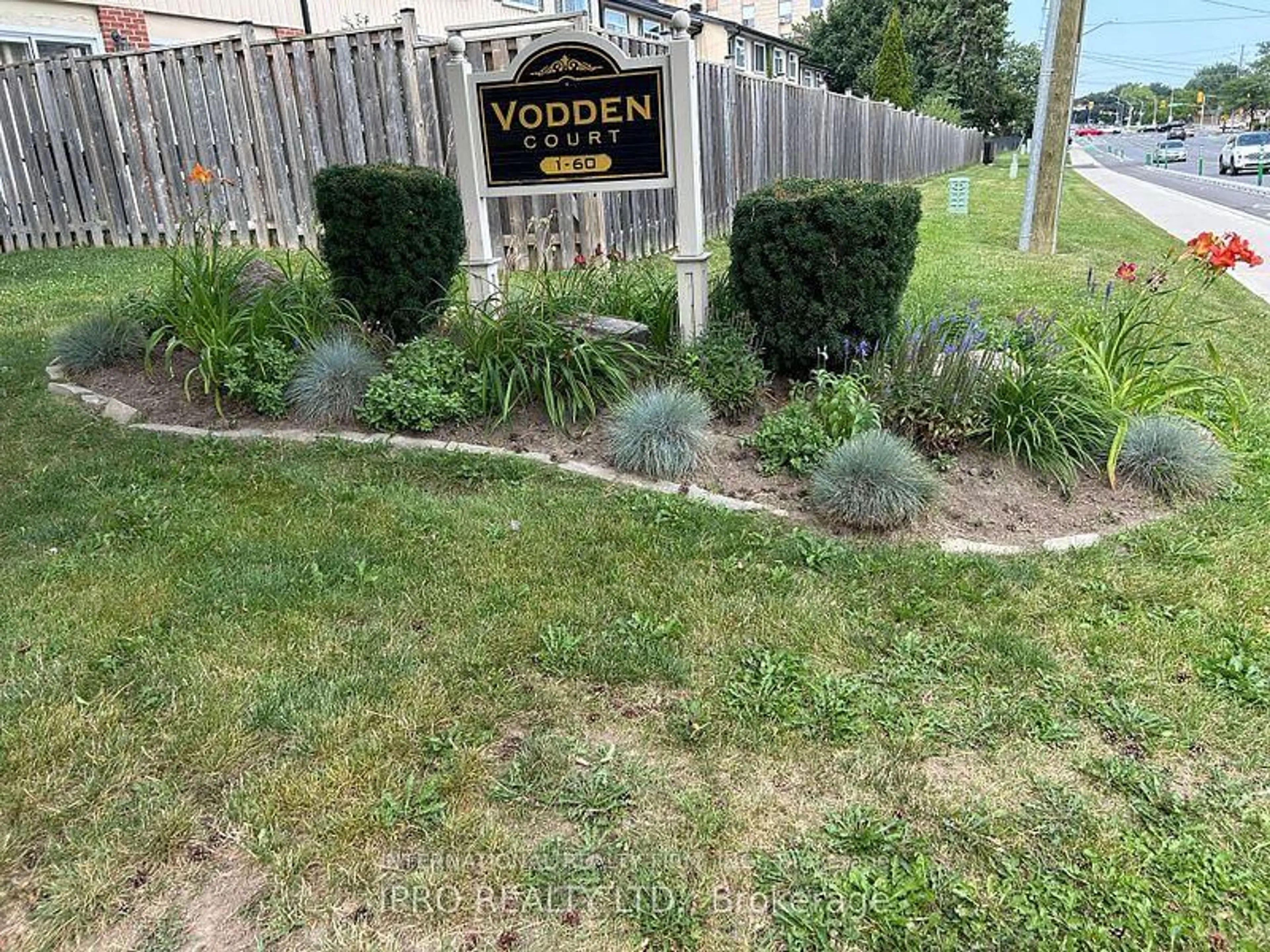 A pic from outside/outdoor area/front of a property/back of a property/a pic from drone, mountain view for 52 Vodden Crt, Brampton Ontario L6V 2V7