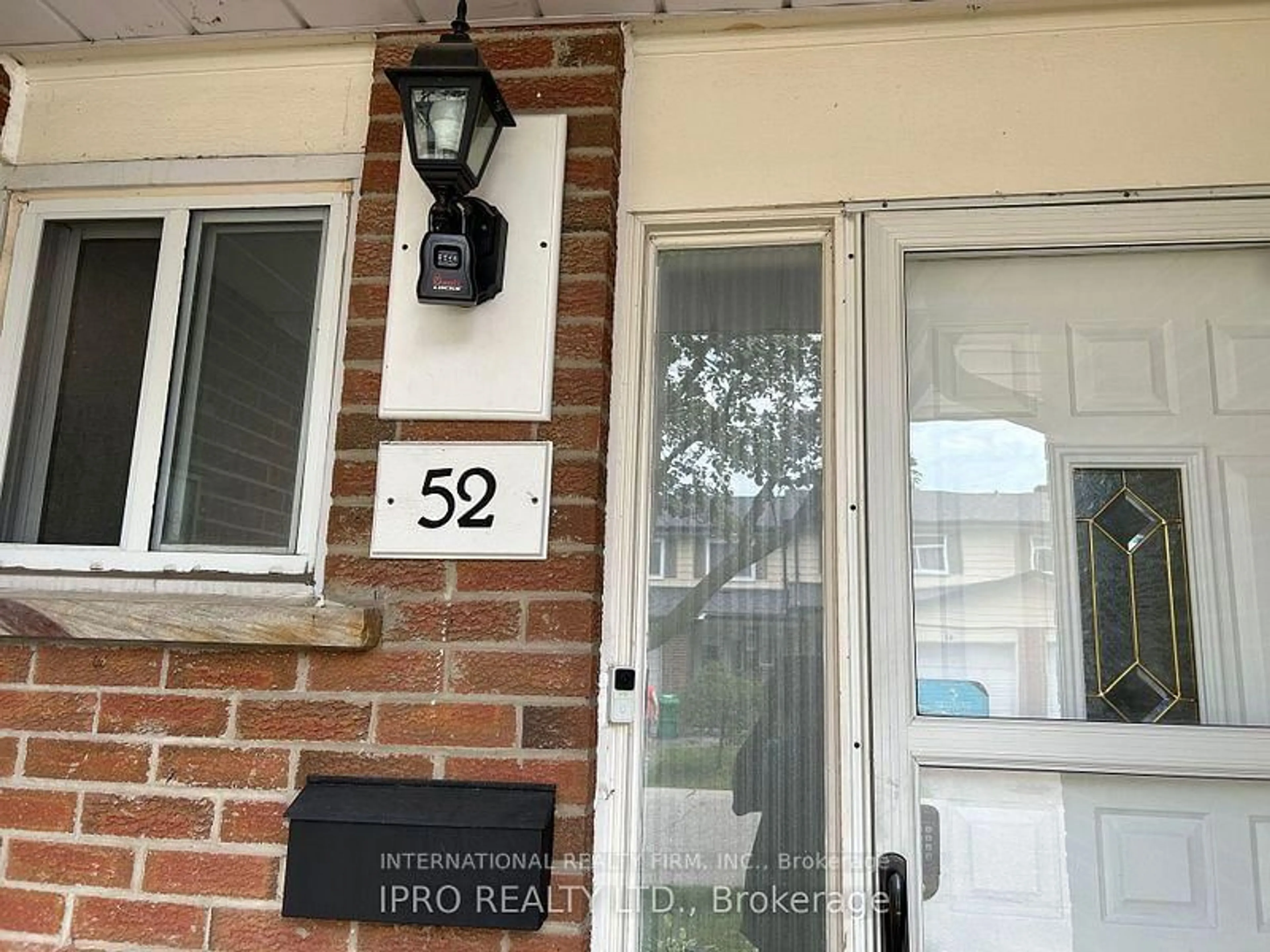 Indoor entryway for 52 Vodden Crt, Brampton Ontario L6V 2V7