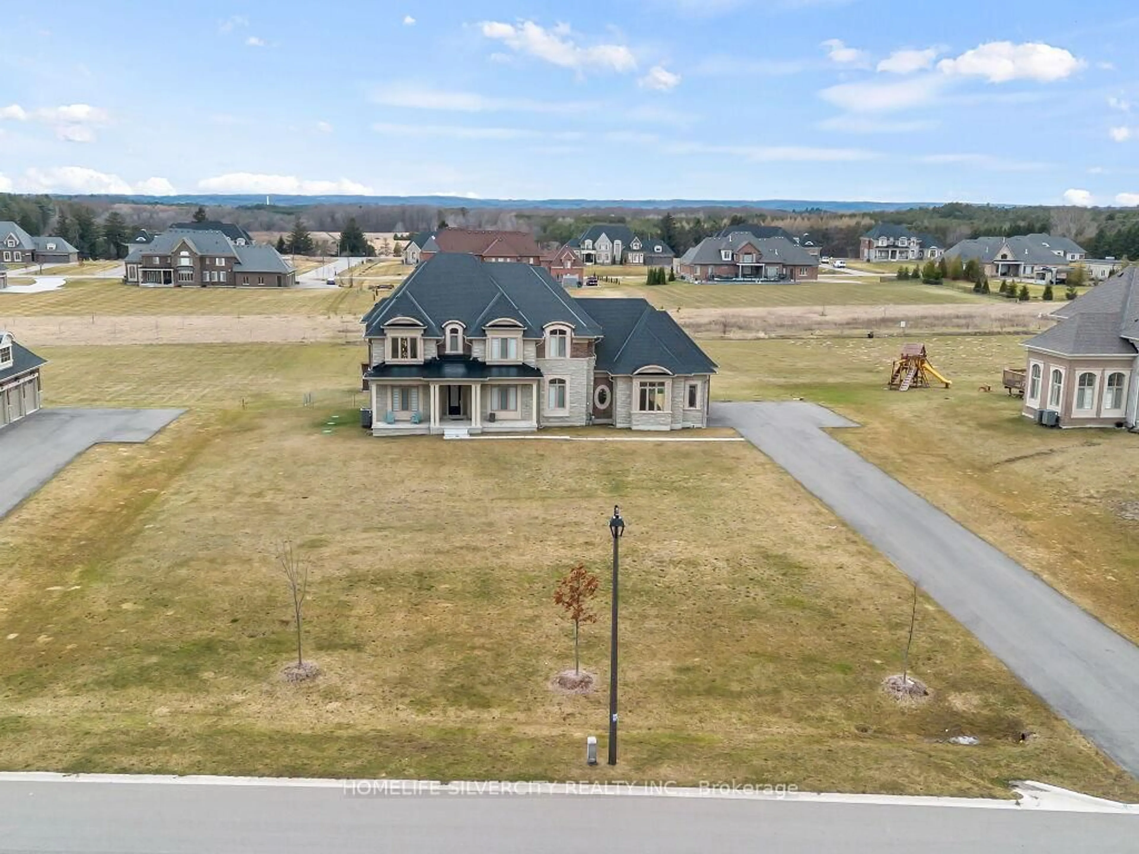 A pic from outside/outdoor area/front of a property/back of a property/a pic from drone, unknown for 255 Amos Dr, Caledon Ontario L7E 4L7