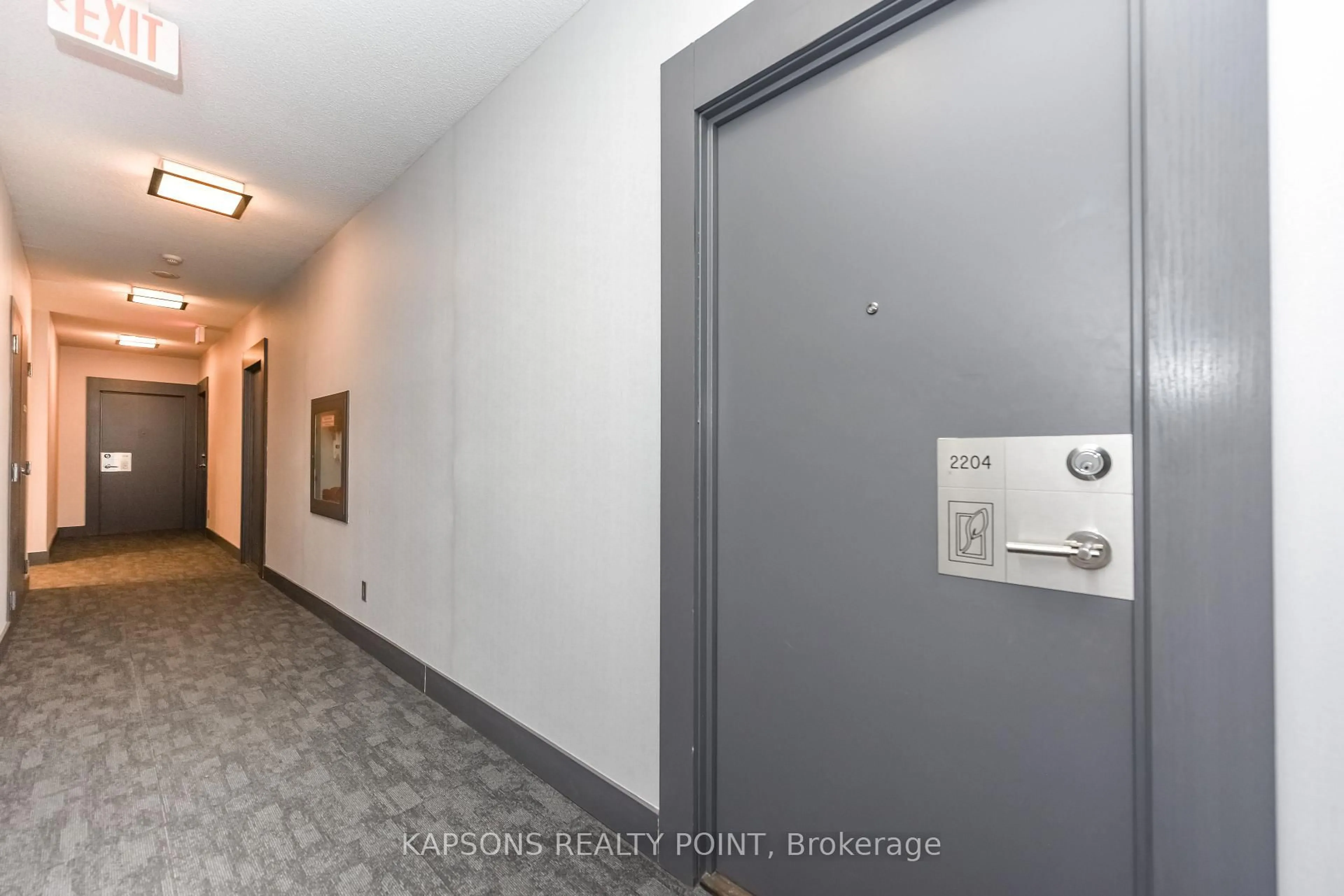 Indoor foyer for 4070 Confederation Pkwy #2204, Mississauga Ontario L5B 0E9
