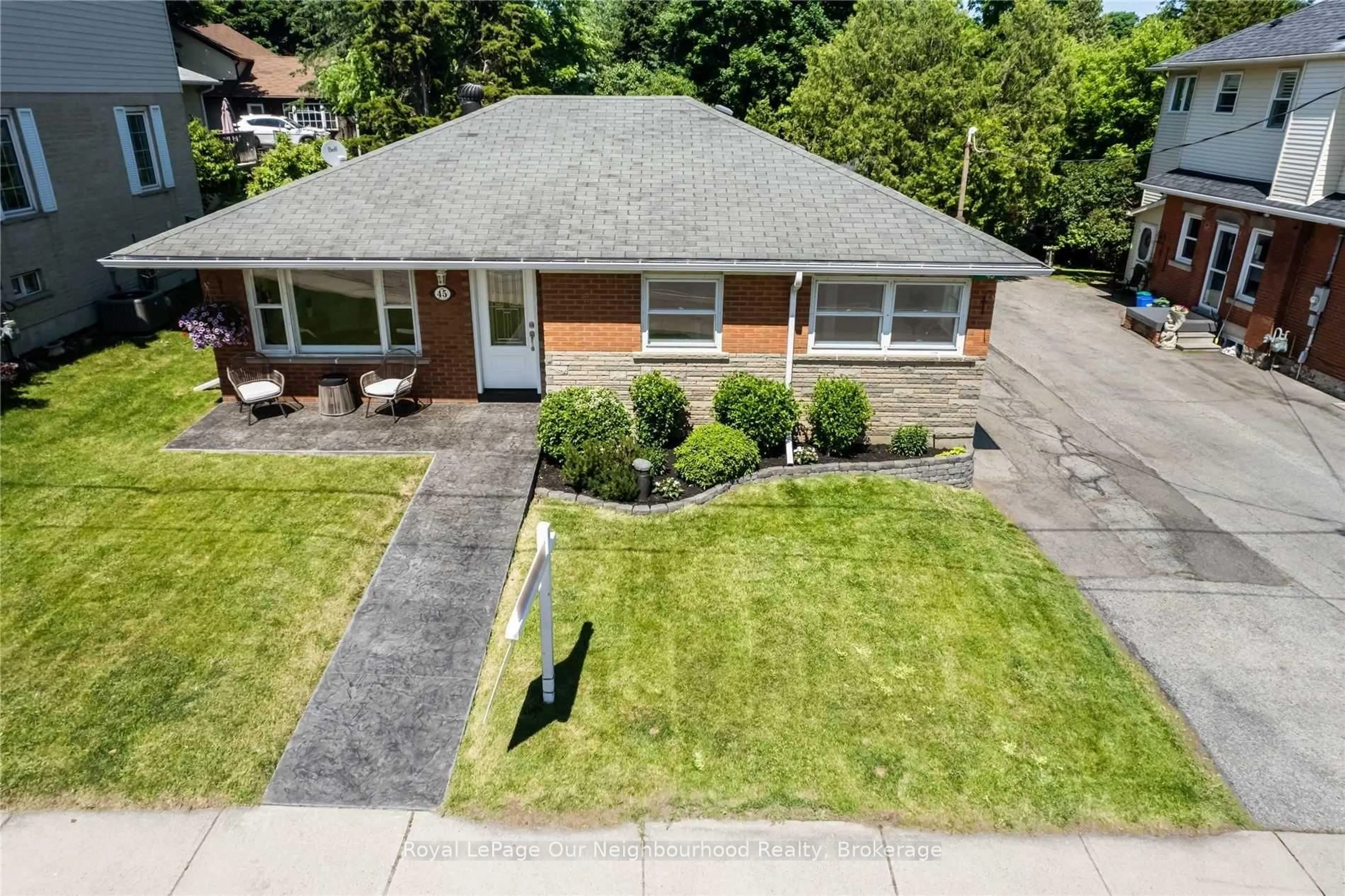 A pic from outside/outdoor area/front of a property/back of a property/a pic from drone, street for 45 Main St, Milton Ontario L0P 1B0