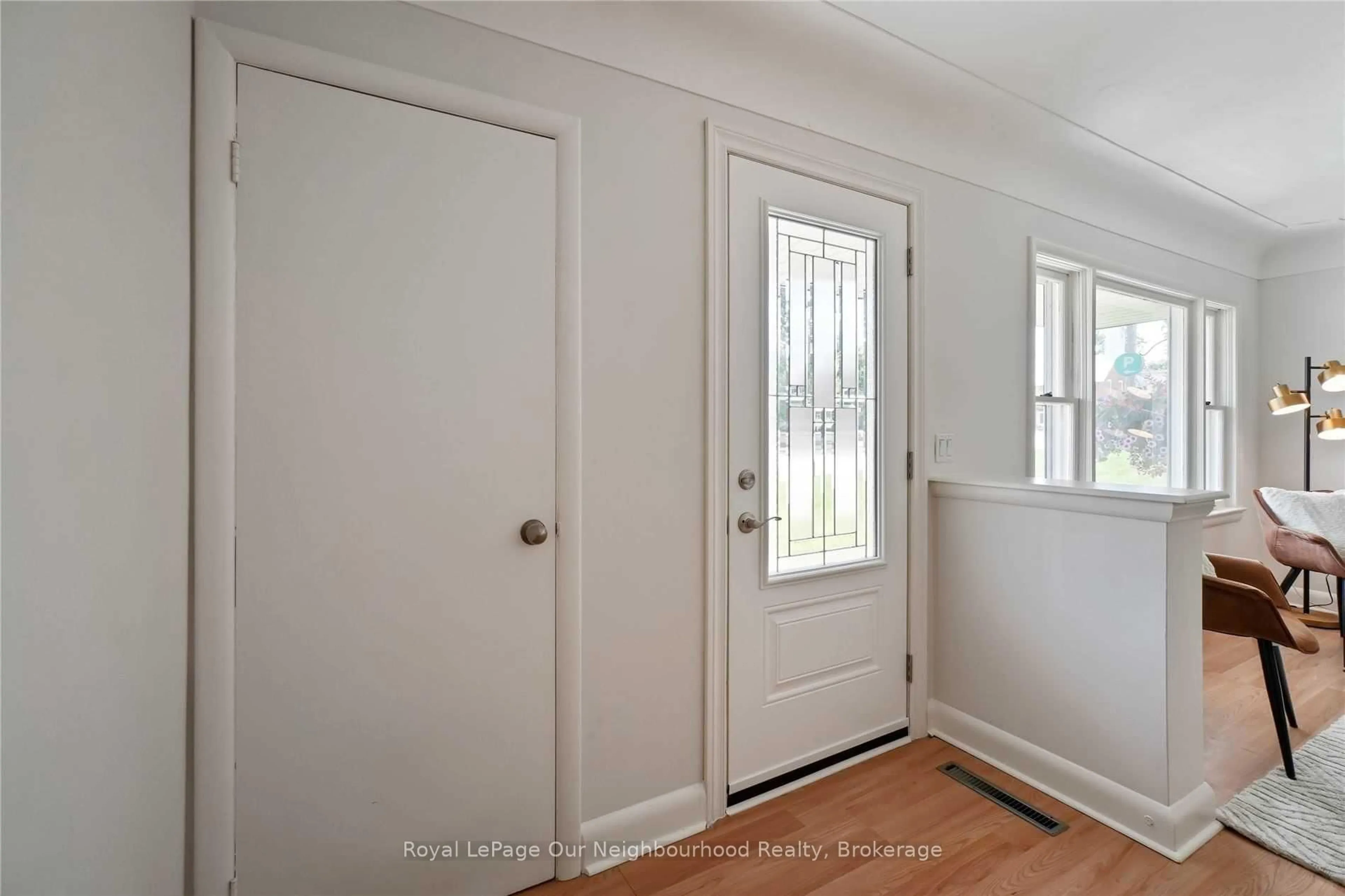 Indoor entryway for 45 Main St, Milton Ontario L0P 1B0