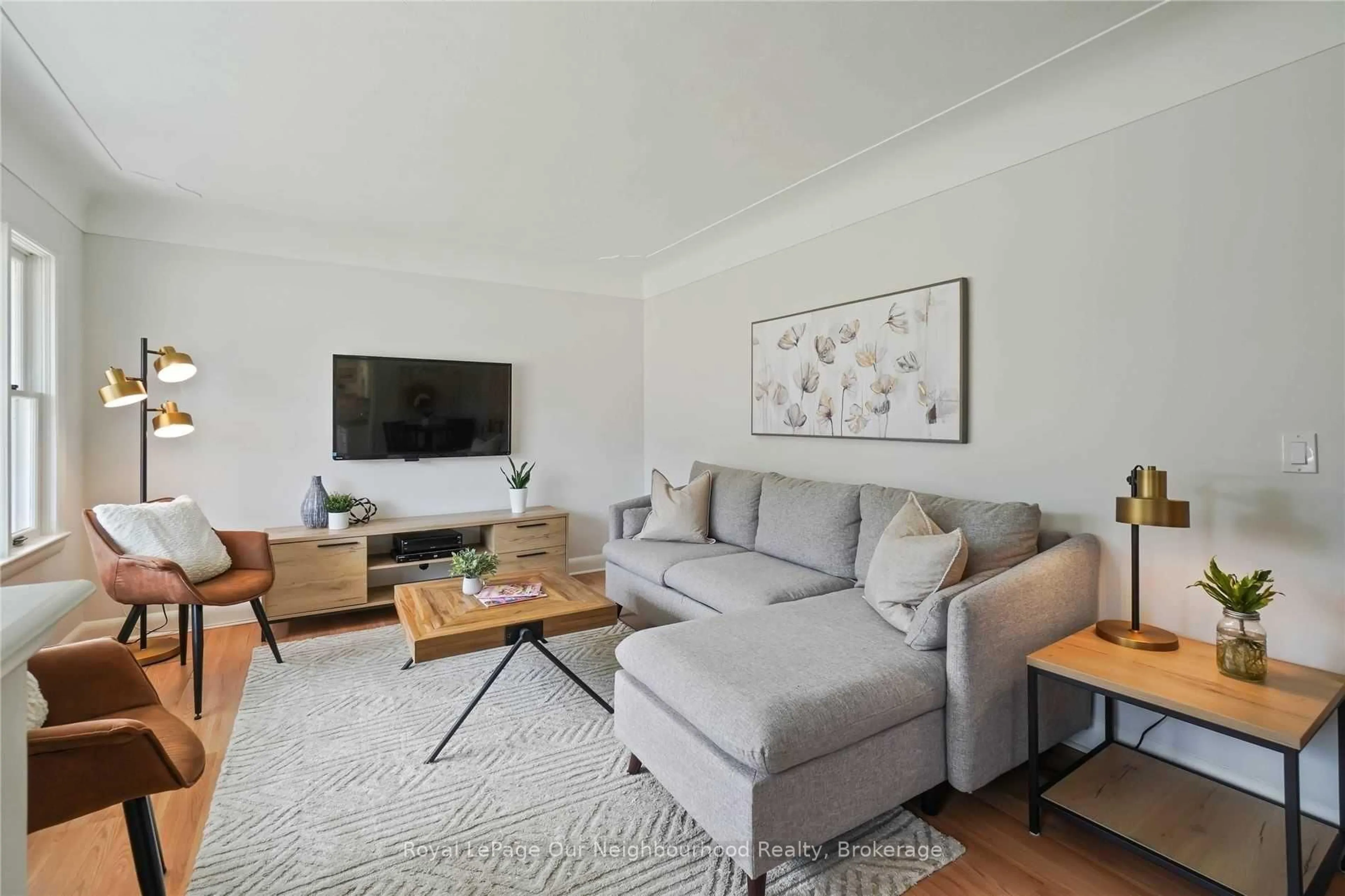 Living room with furniture, unknown for 45 Main St, Milton Ontario L0P 1B0