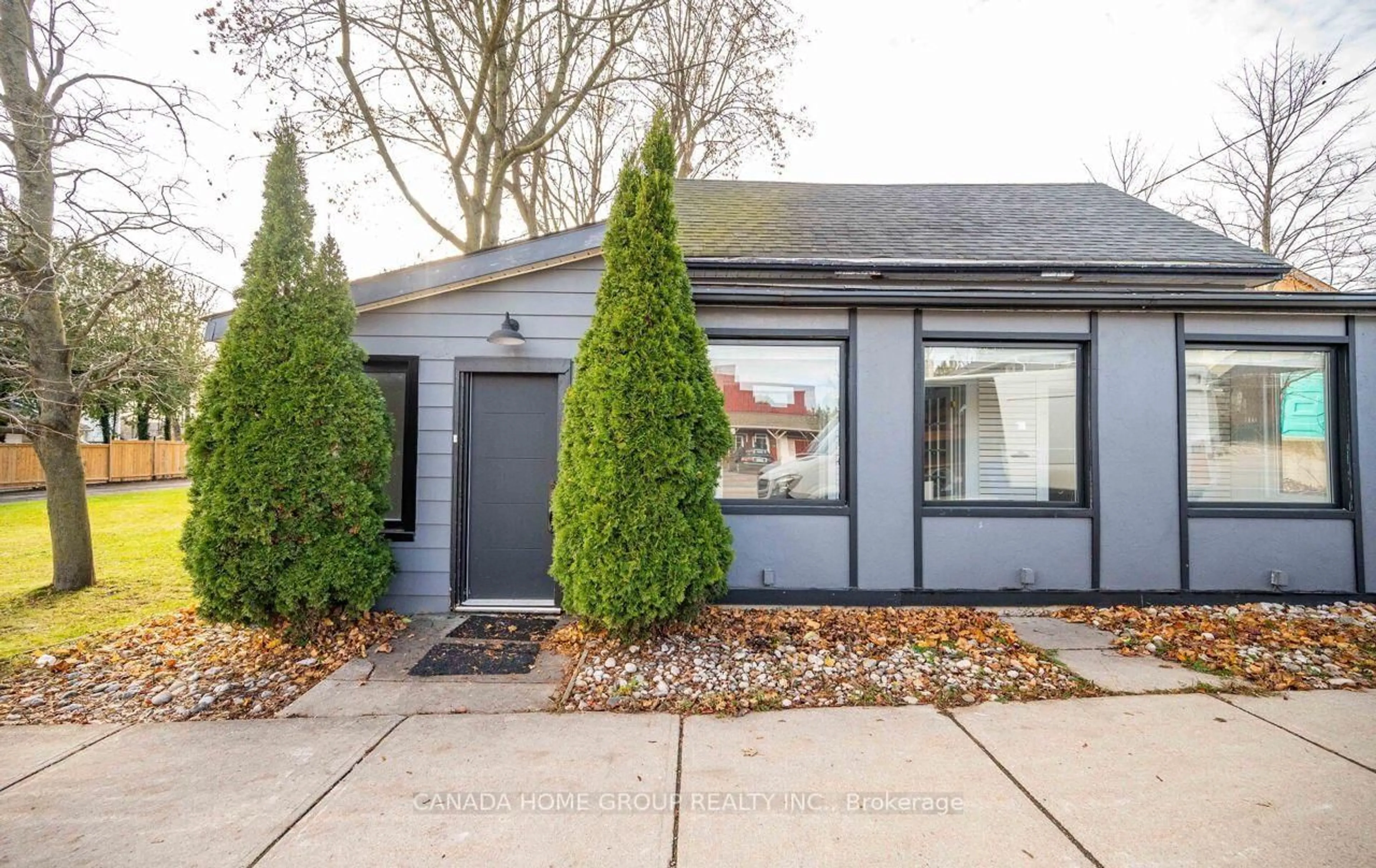 Home with vinyl exterior material, street for 30 Main St, Milton Ontario L0P 1B0