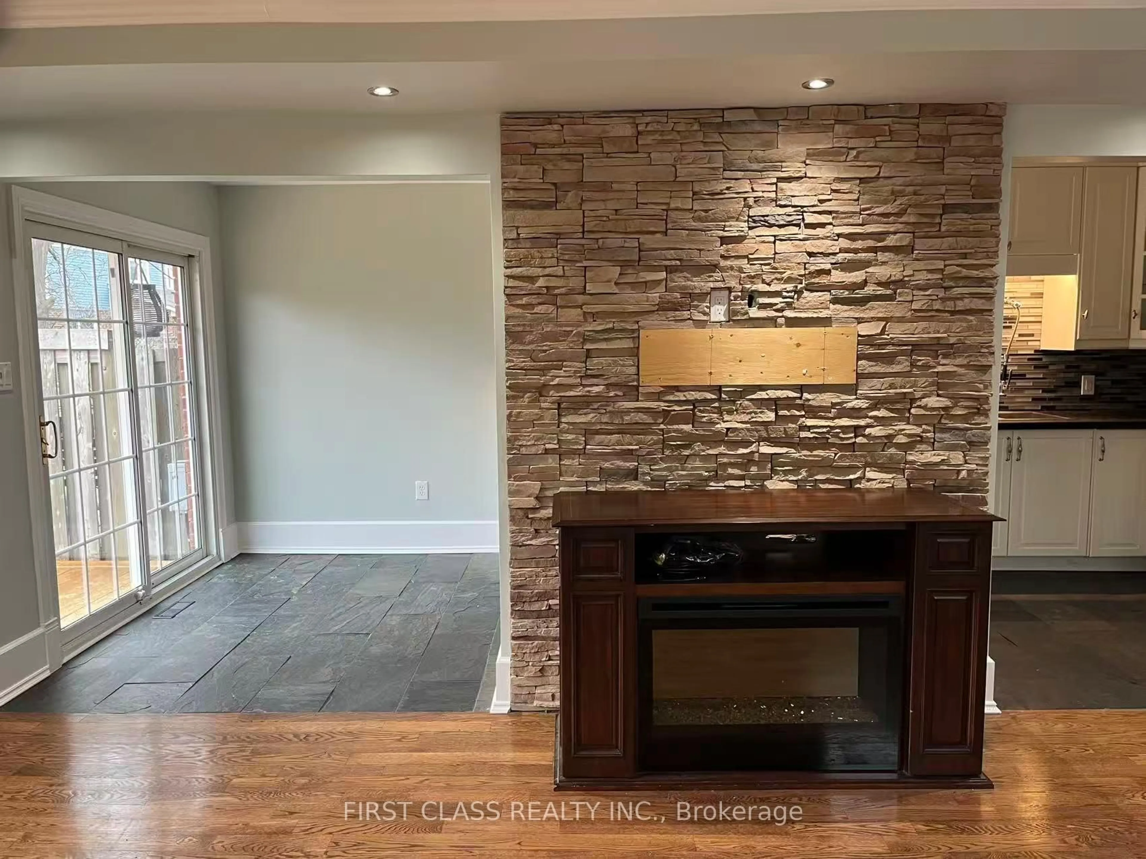 Unknown for 2222 Munn's Ave, Oakville Ontario L6H 3M8