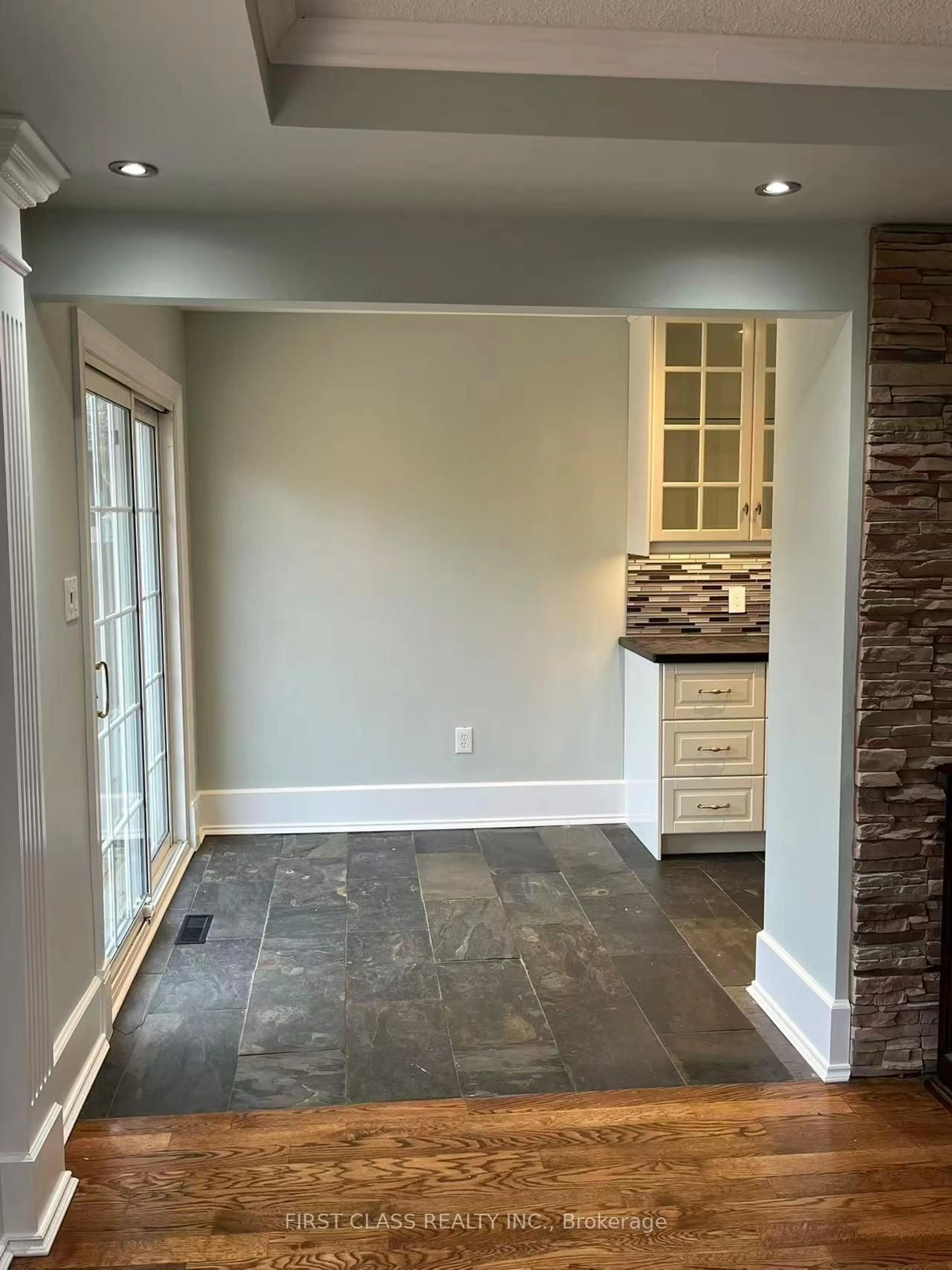 Open concept kitchen, ceramic/tile floor for 2222 Munn's Ave, Oakville Ontario L6H 3M8