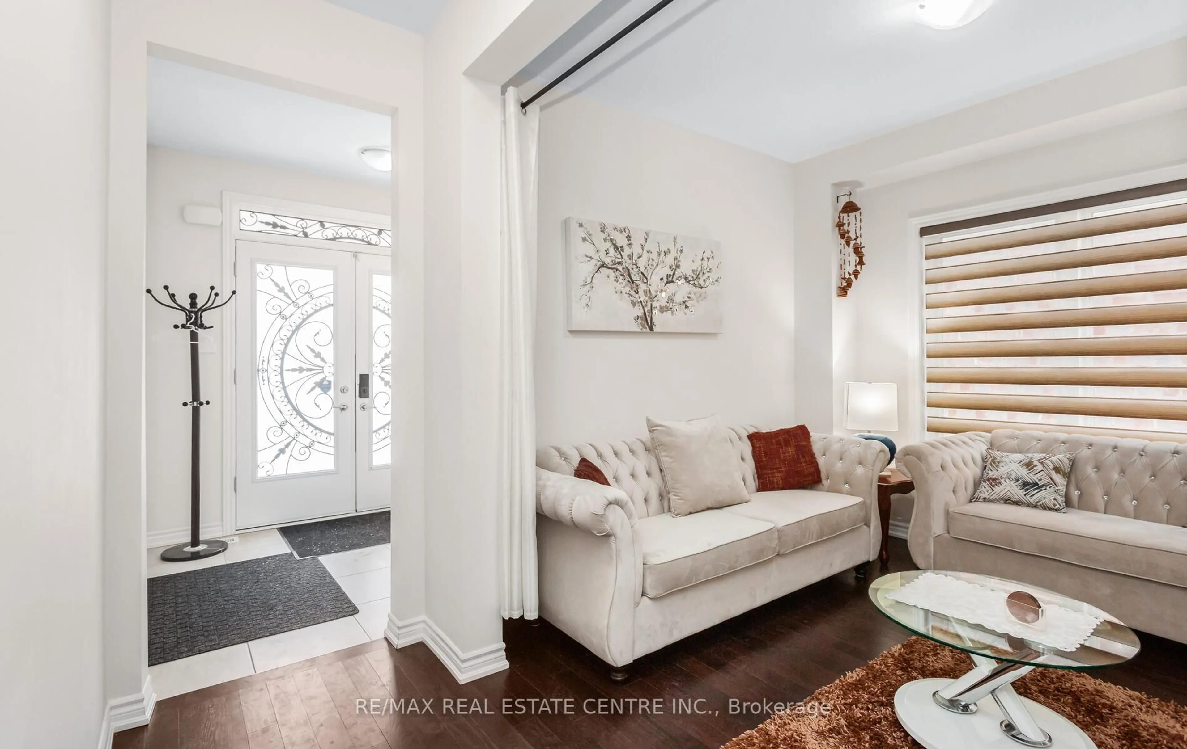 Indoor entryway for 49 Bucksaw St, Brampton Ontario L7A 4R3