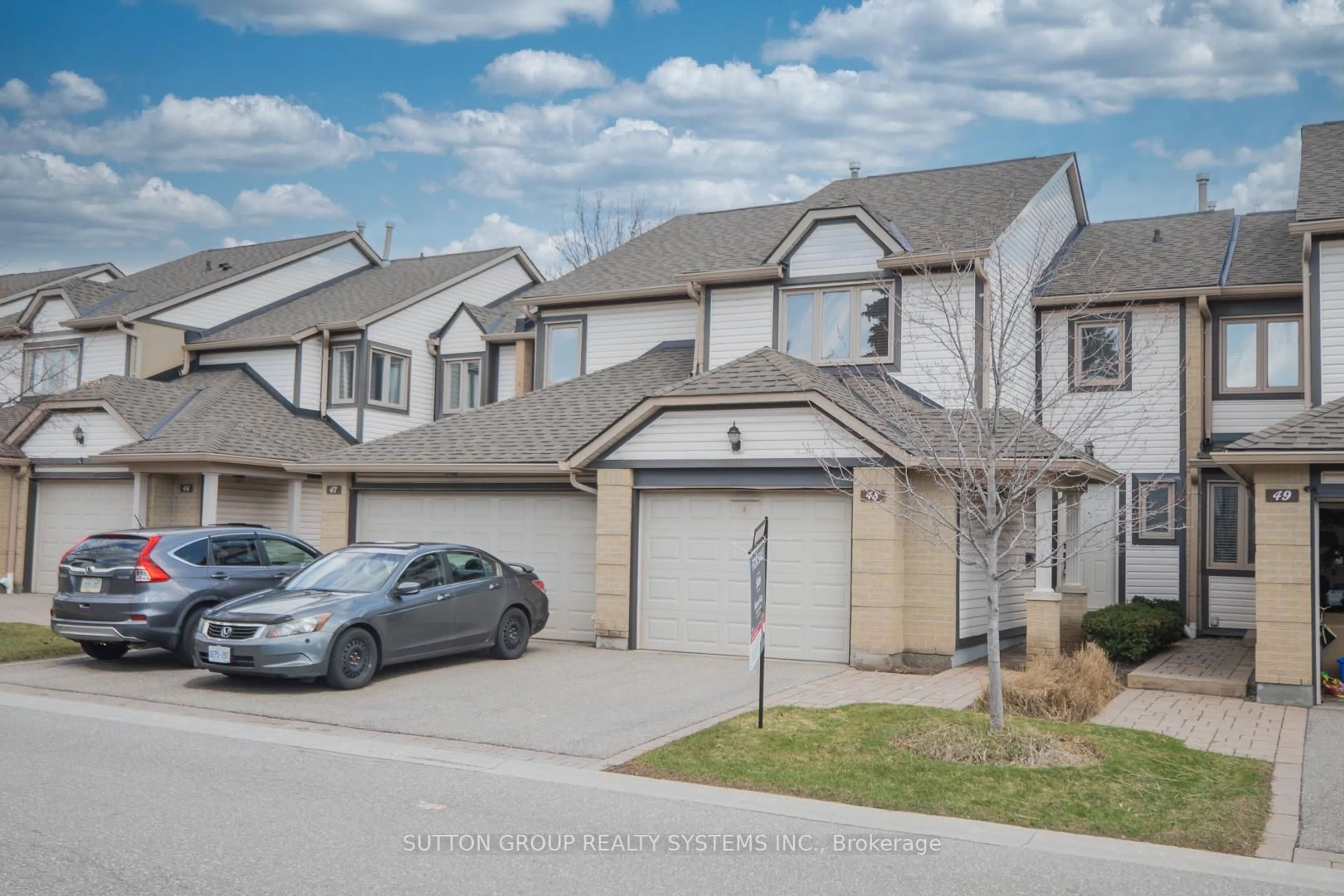 A pic from outside/outdoor area/front of a property/back of a property/a pic from drone, street for 2275 Credit Valley Rd #48, Mississauga Ontario L5M 4N5