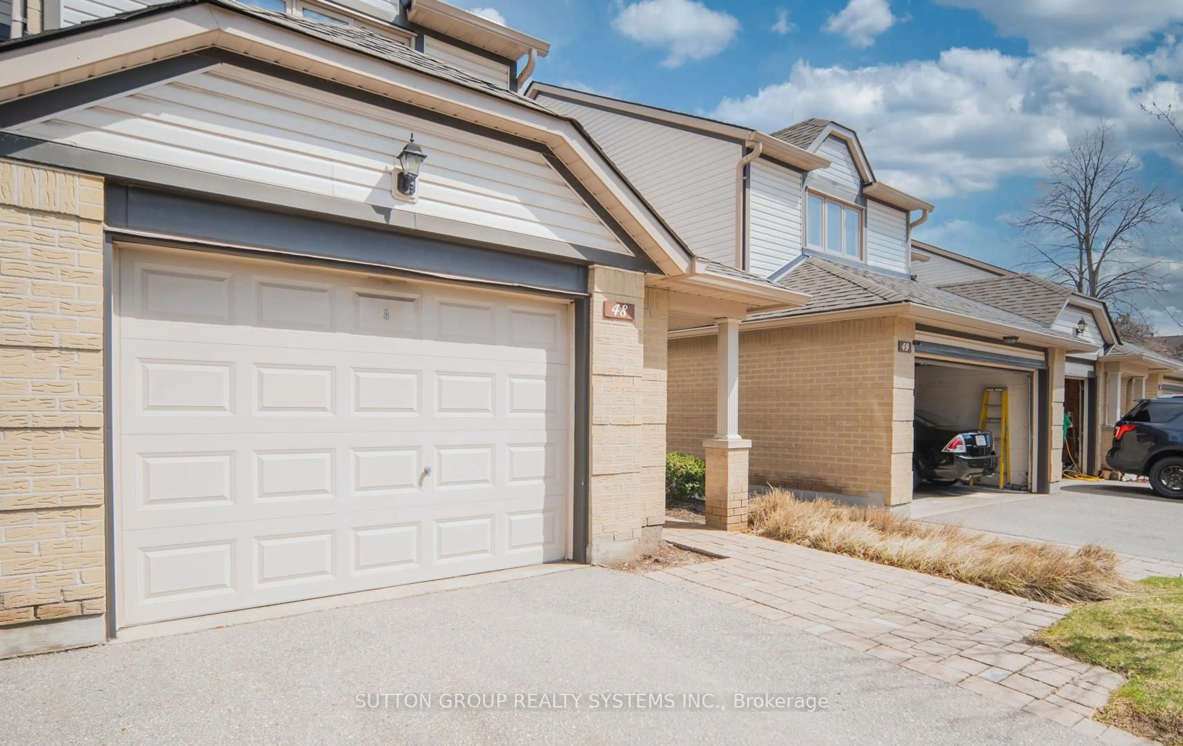 Indoor garage for 2275 Credit Valley Rd #48, Mississauga Ontario L5M 4N5