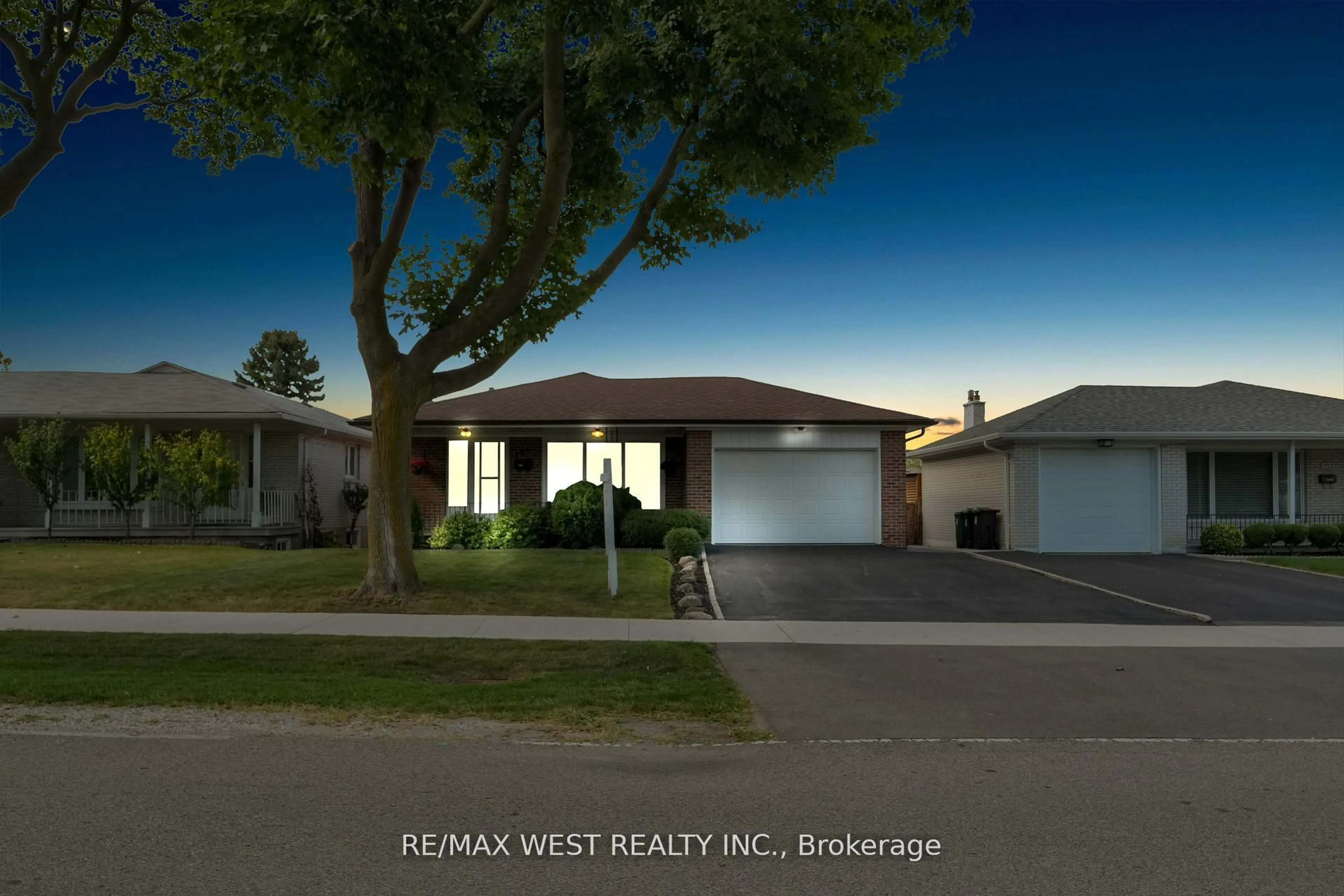 Unknown for 304 La Rose Ave, Toronto Ontario M9P 1B9