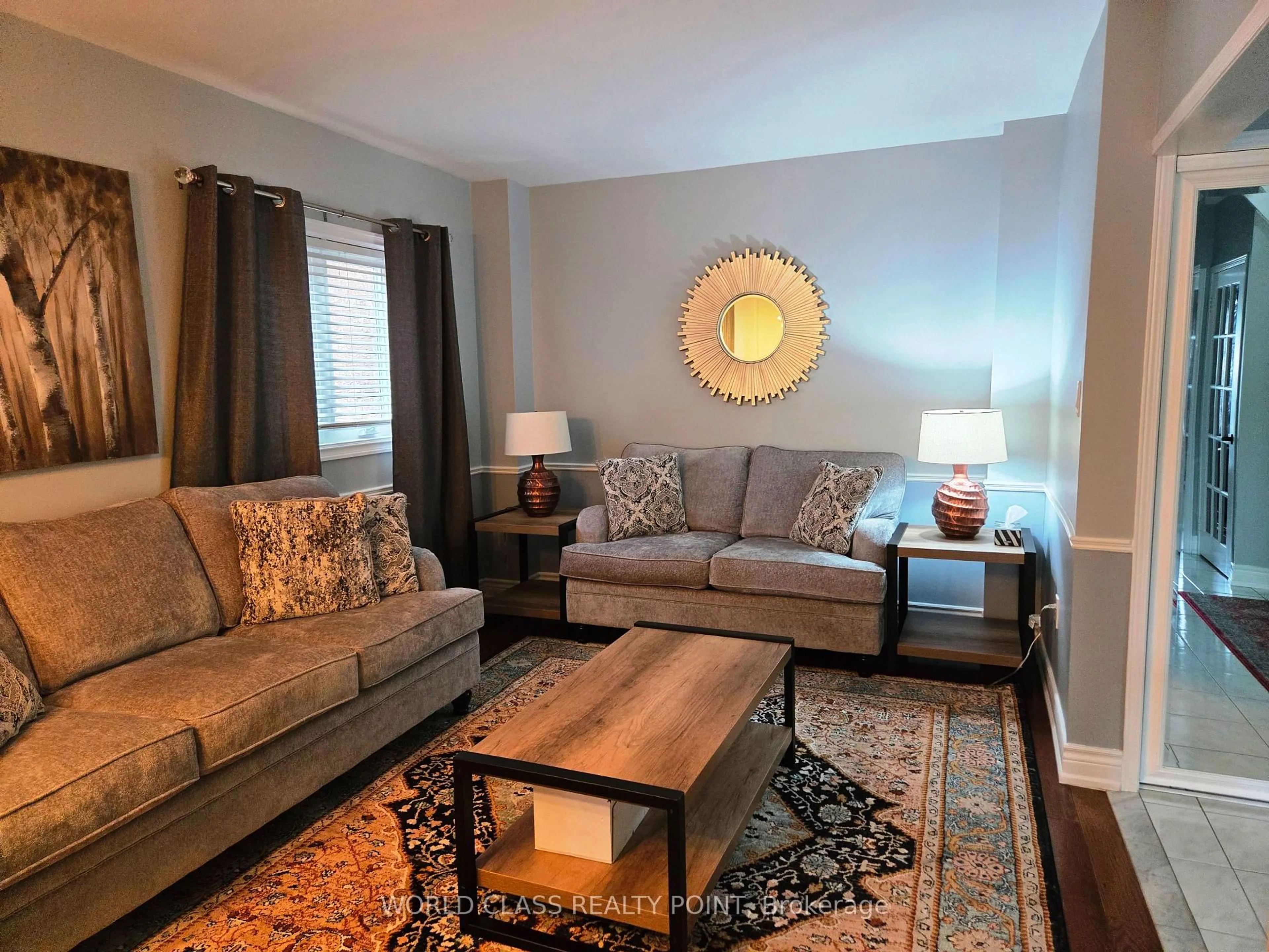 Living room with furniture, unknown for 6136 Ford Rd, Mississauga Ontario L5V 1X1