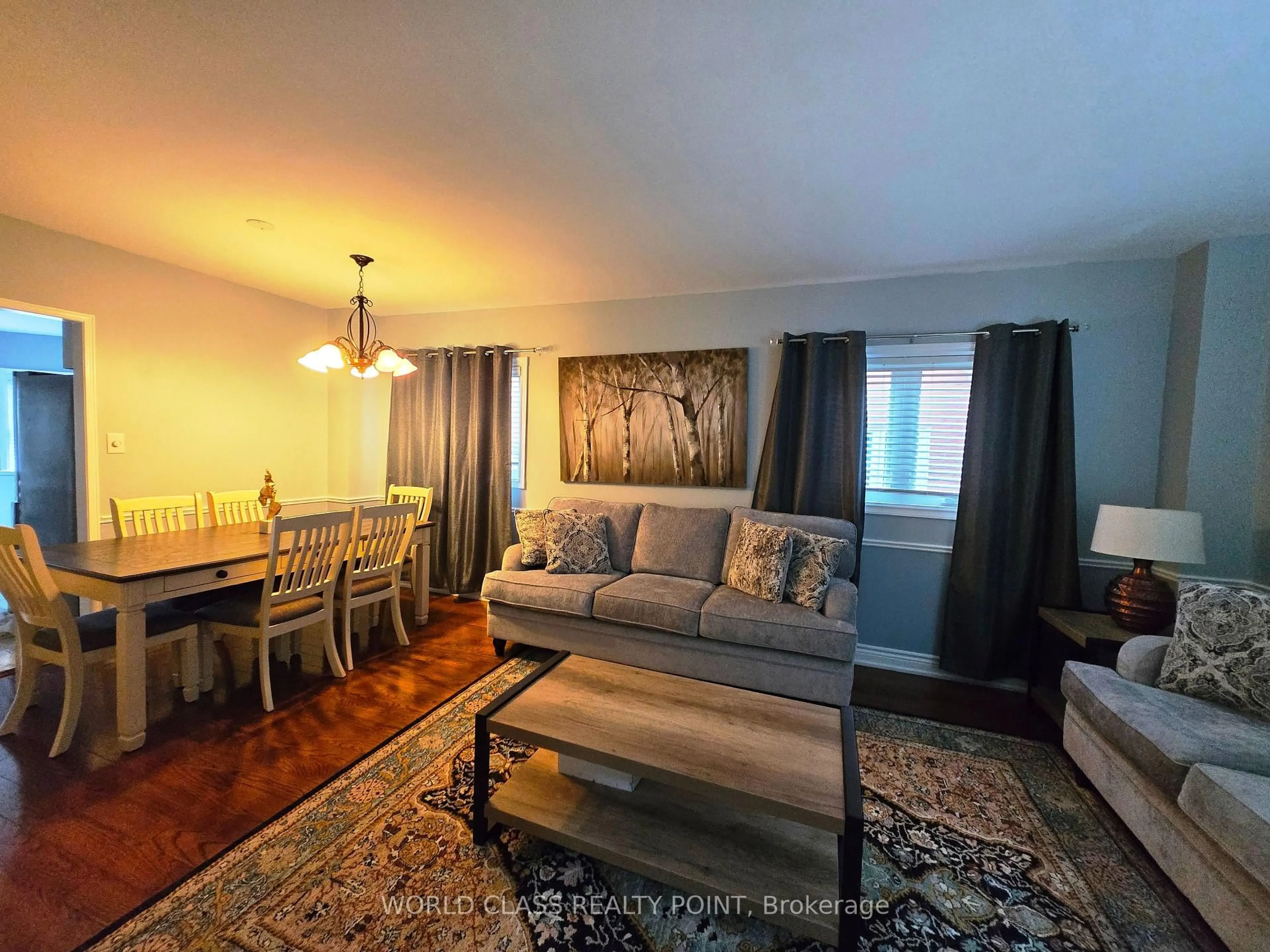 Living room with furniture, wood/laminate floor for 6136 Ford Rd, Mississauga Ontario L5V 1X1