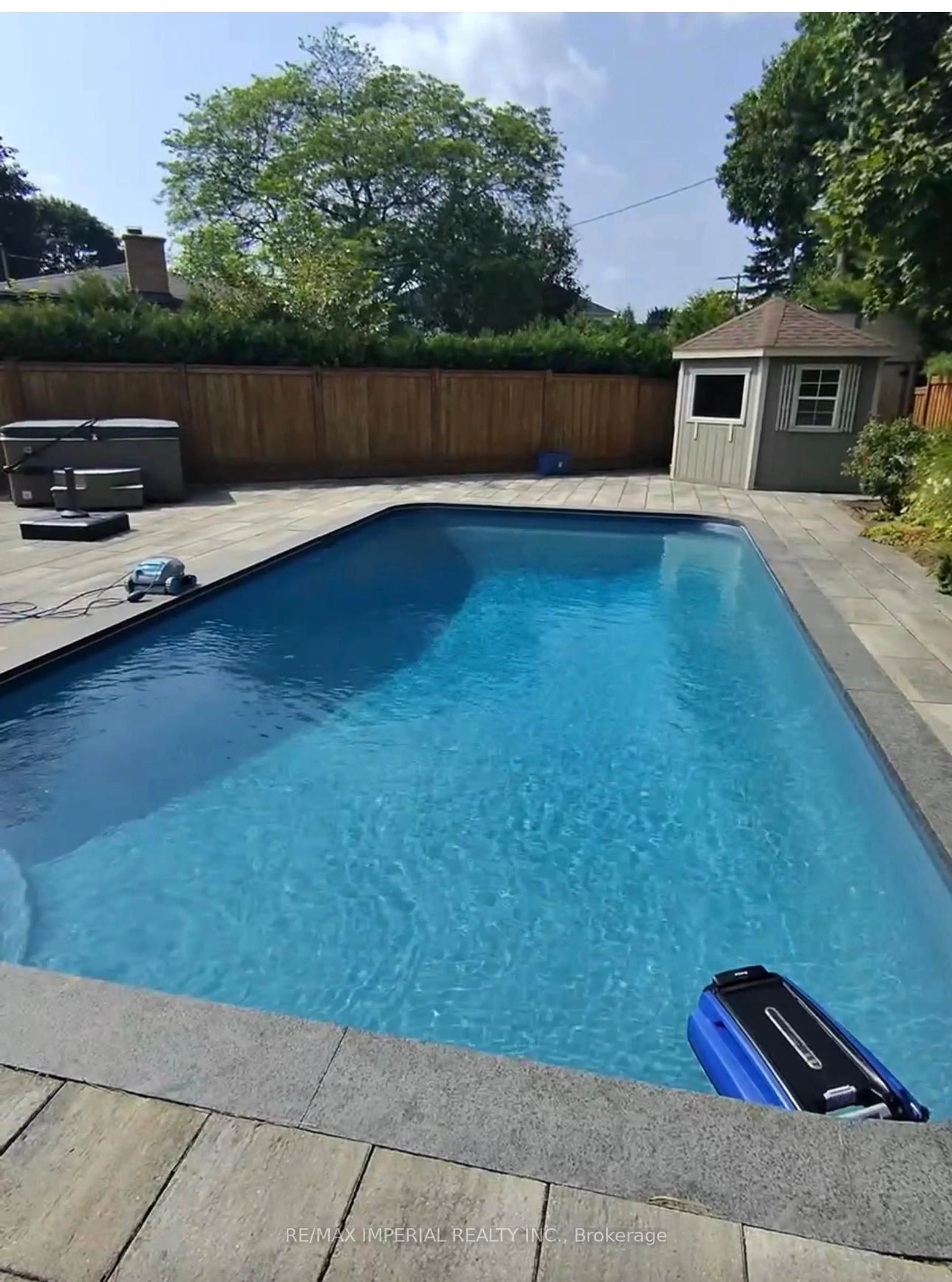 Pool for 225 Barrymore Crt, Burlington Ontario L7T 1B7