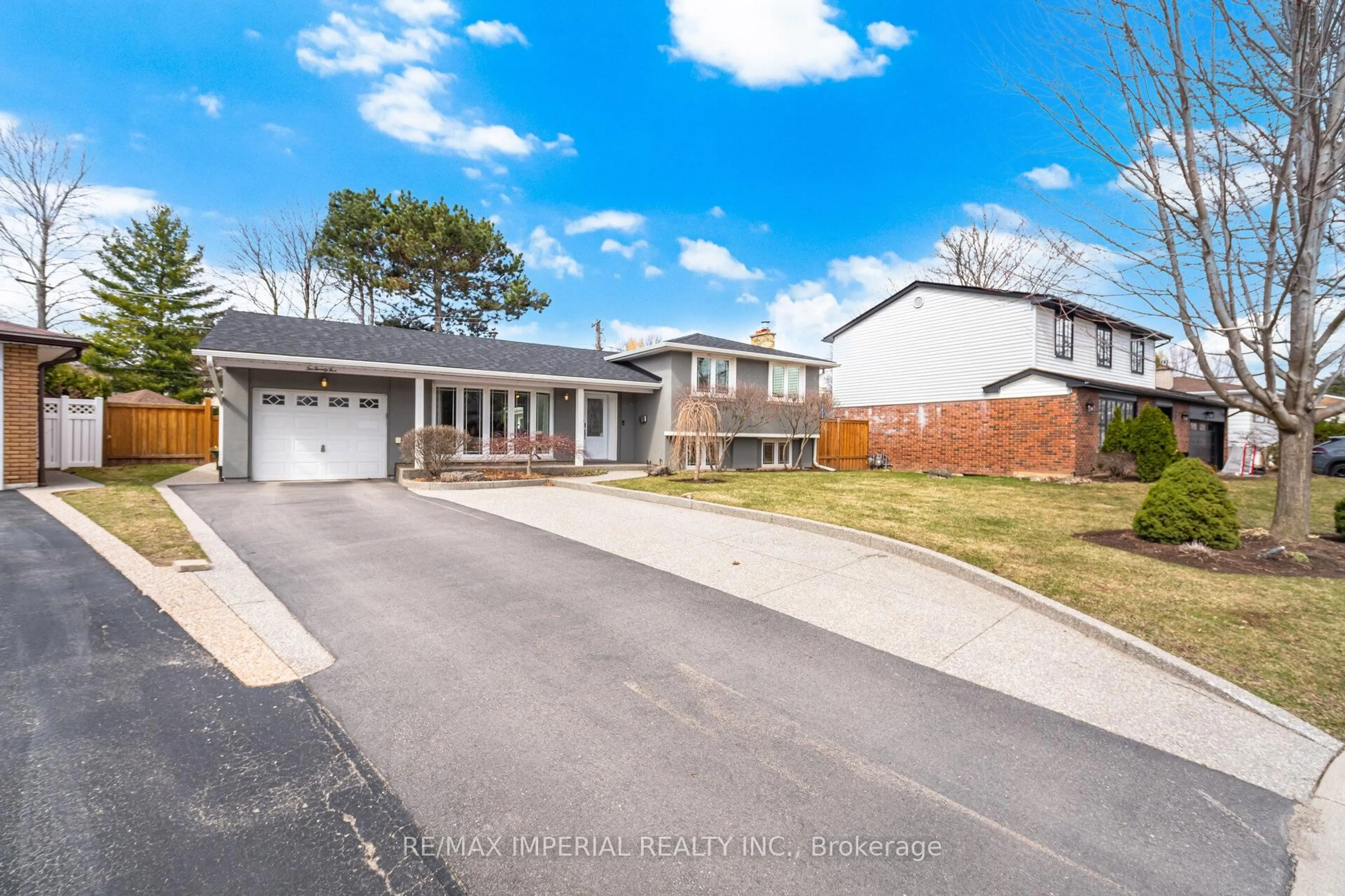 Home with brick exterior material, street for 225 Barrymore Crt, Burlington Ontario L7T 1B7