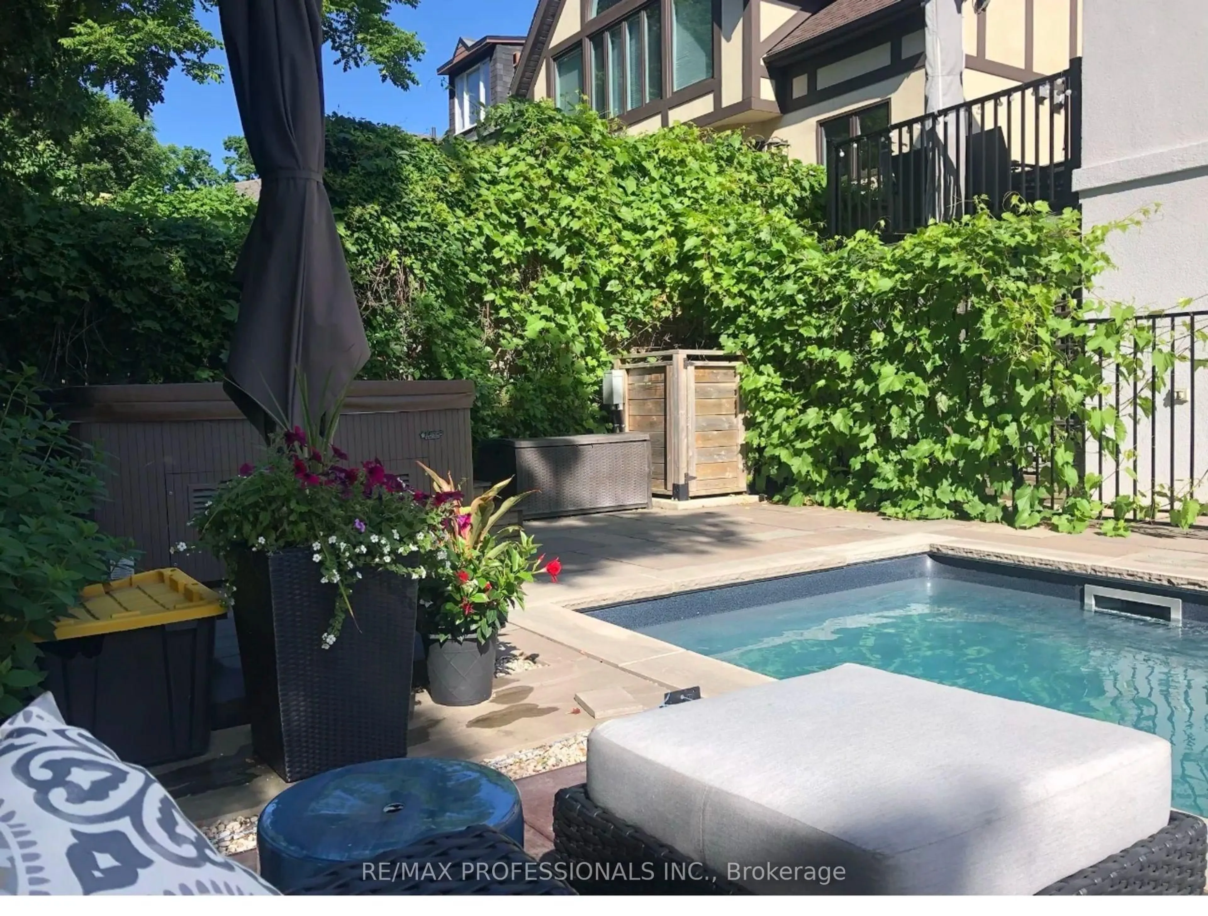 Patio, street for 12 Walford Rd, Toronto Ontario M8X 2P1