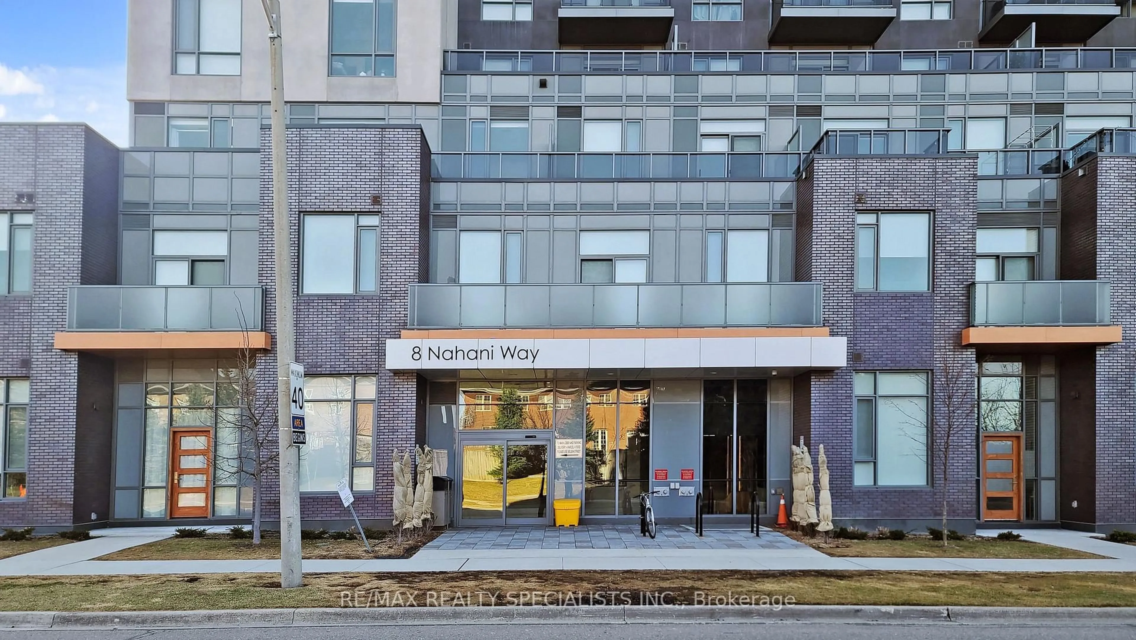 Indoor foyer for 8 Nahani Way #321, Mississauga Ontario L4Z 0C6