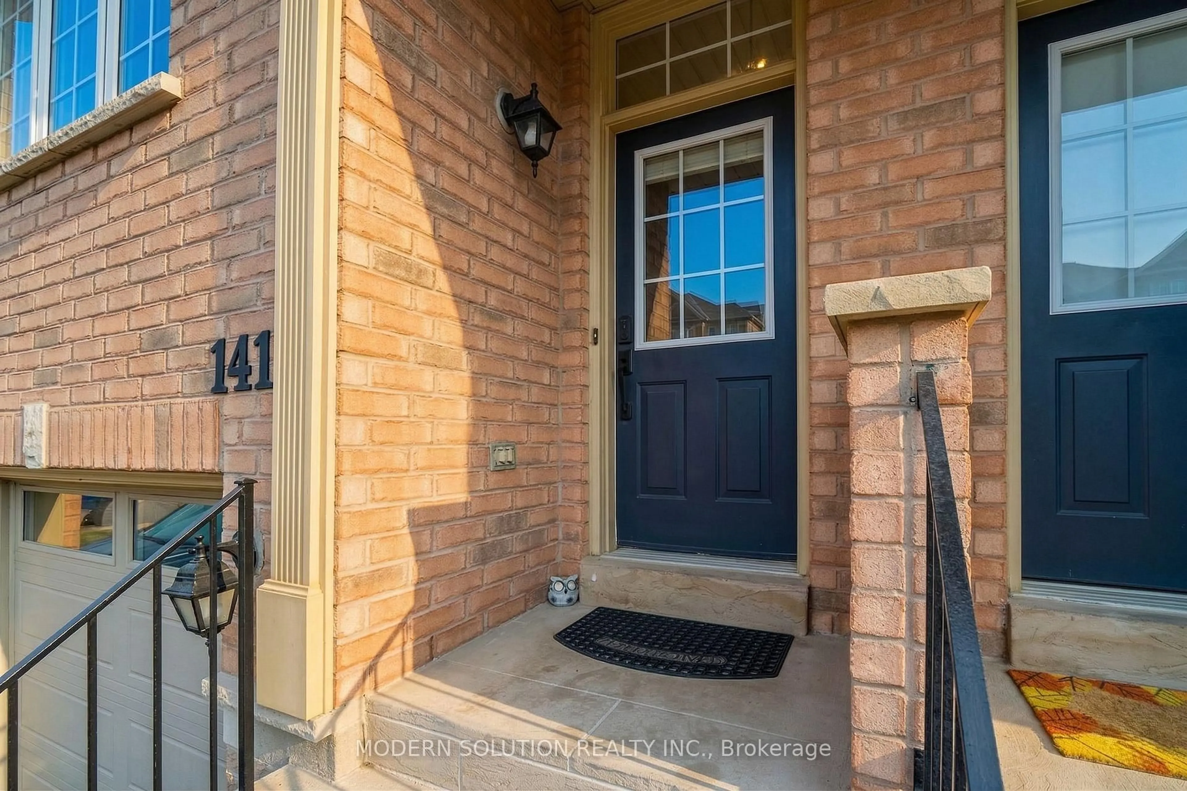 Indoor entryway for 5055 Heatherleigh Ave #141, Mississauga Ontario L5V 2K9